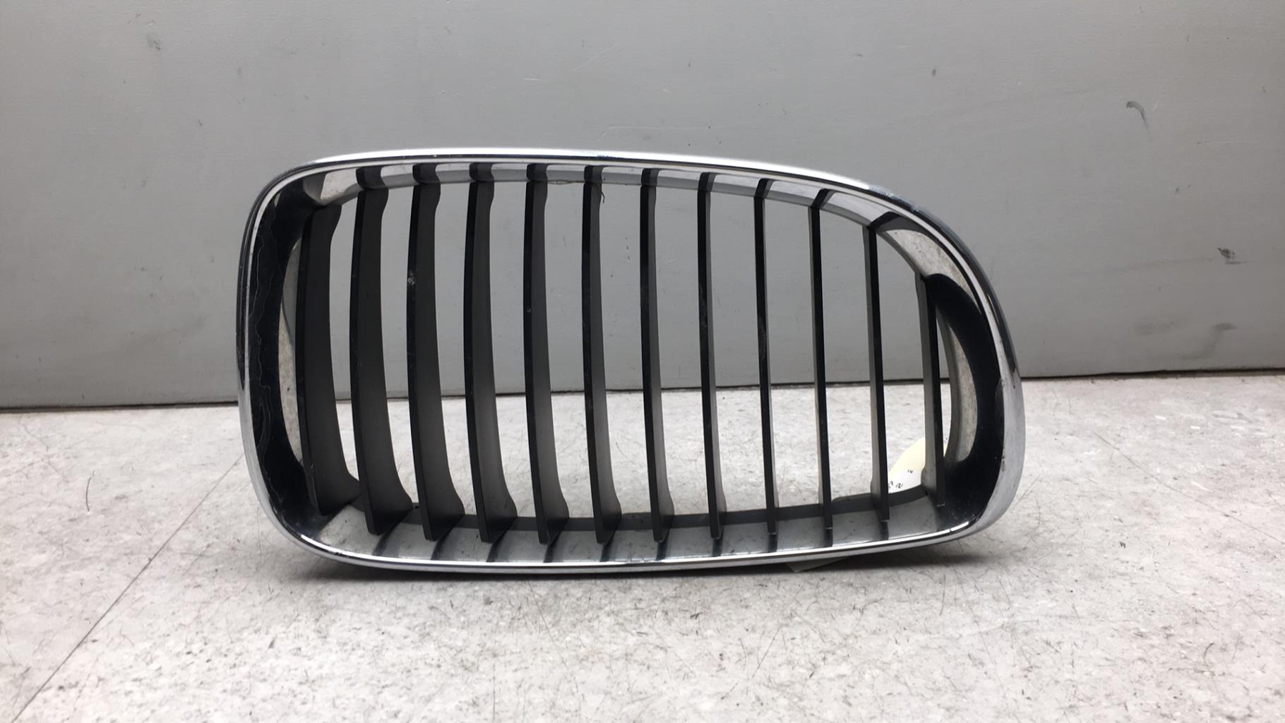 Grille de calandre droite BMW SERIE 1 E87 PHASE 2 Diesel - 1