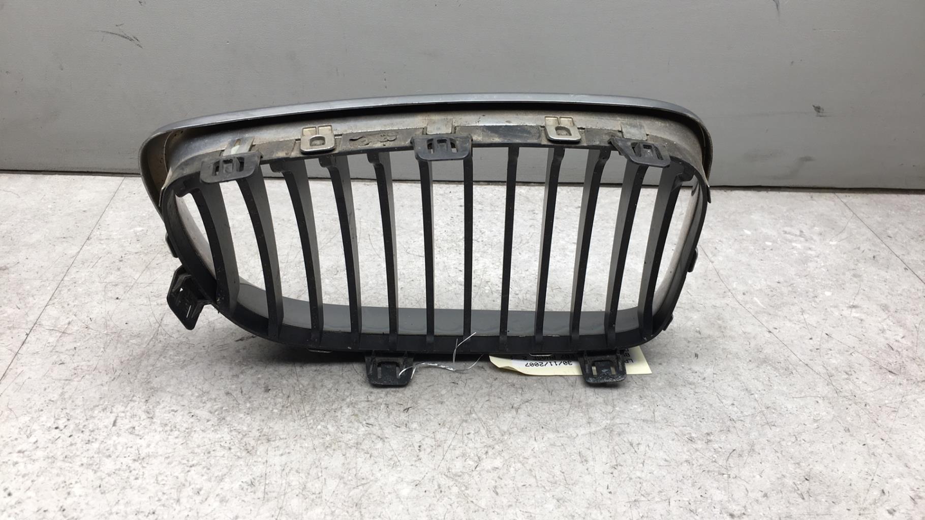 Grille de calandre gauche BMW SERIE 1 E87 PHASE 2 Diesel - 1