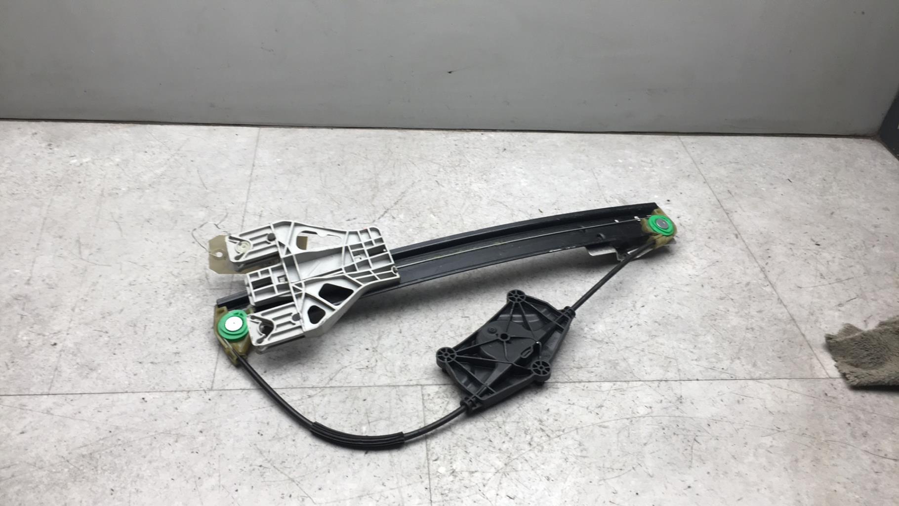 Alzacristalli manuale posteriore sinistro AUDI A4 3 AVANT S4 PHASE 1 BREAK Gasolina - 1