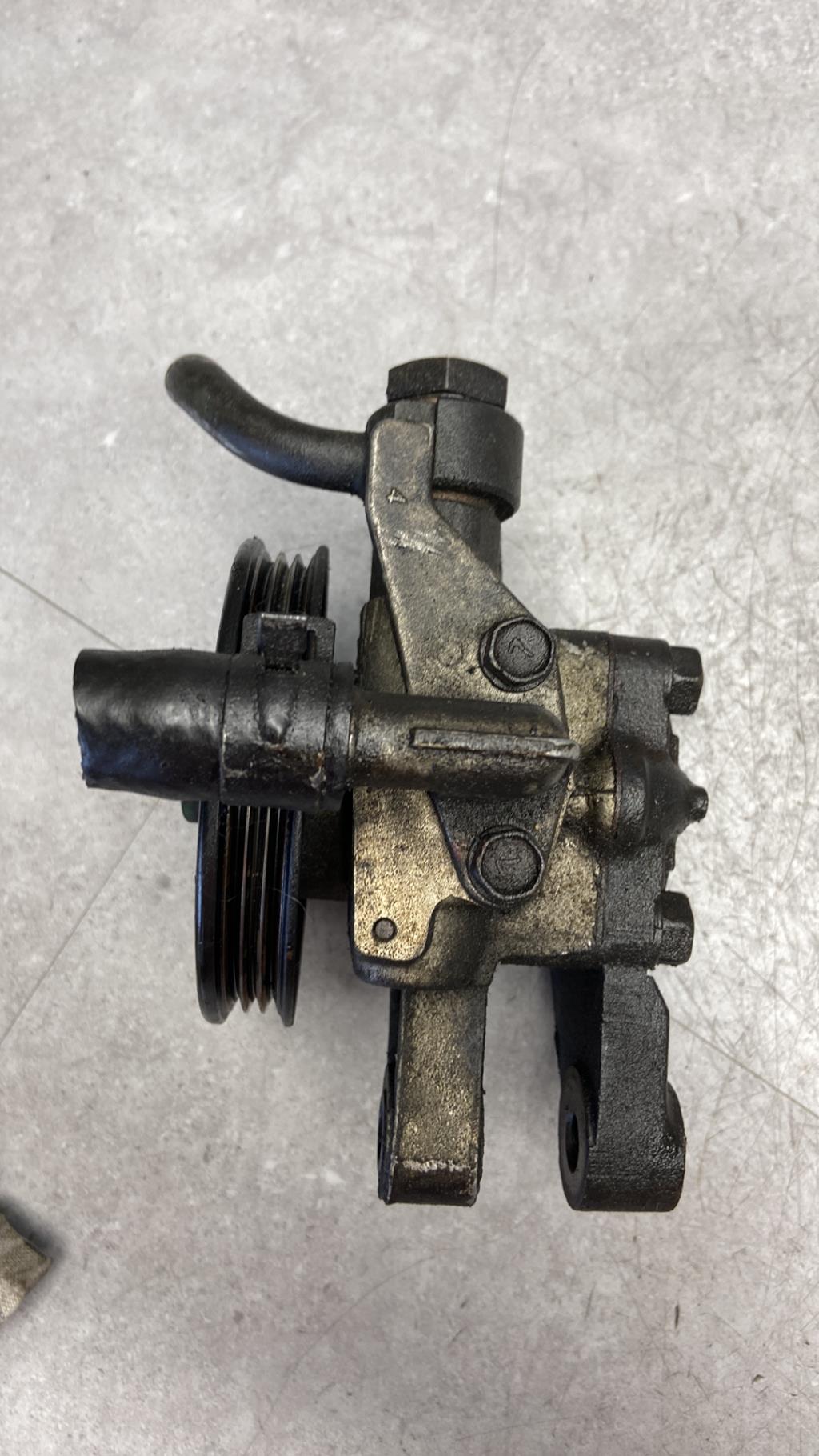 Pompe de direction HYUNDAI COUPE 2 PHASE 2 Essence - 1