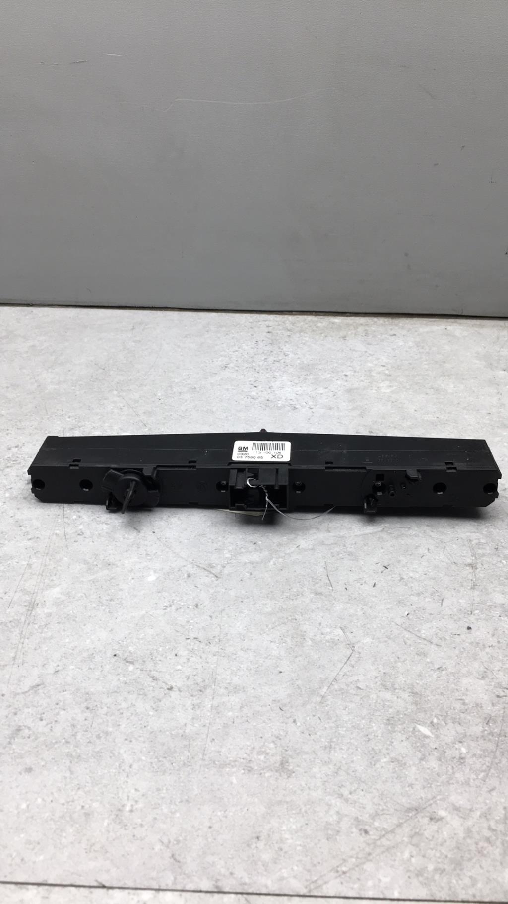 Bouton de warning OPEL ZAFIRA B PHASE 2 Diesel - 1