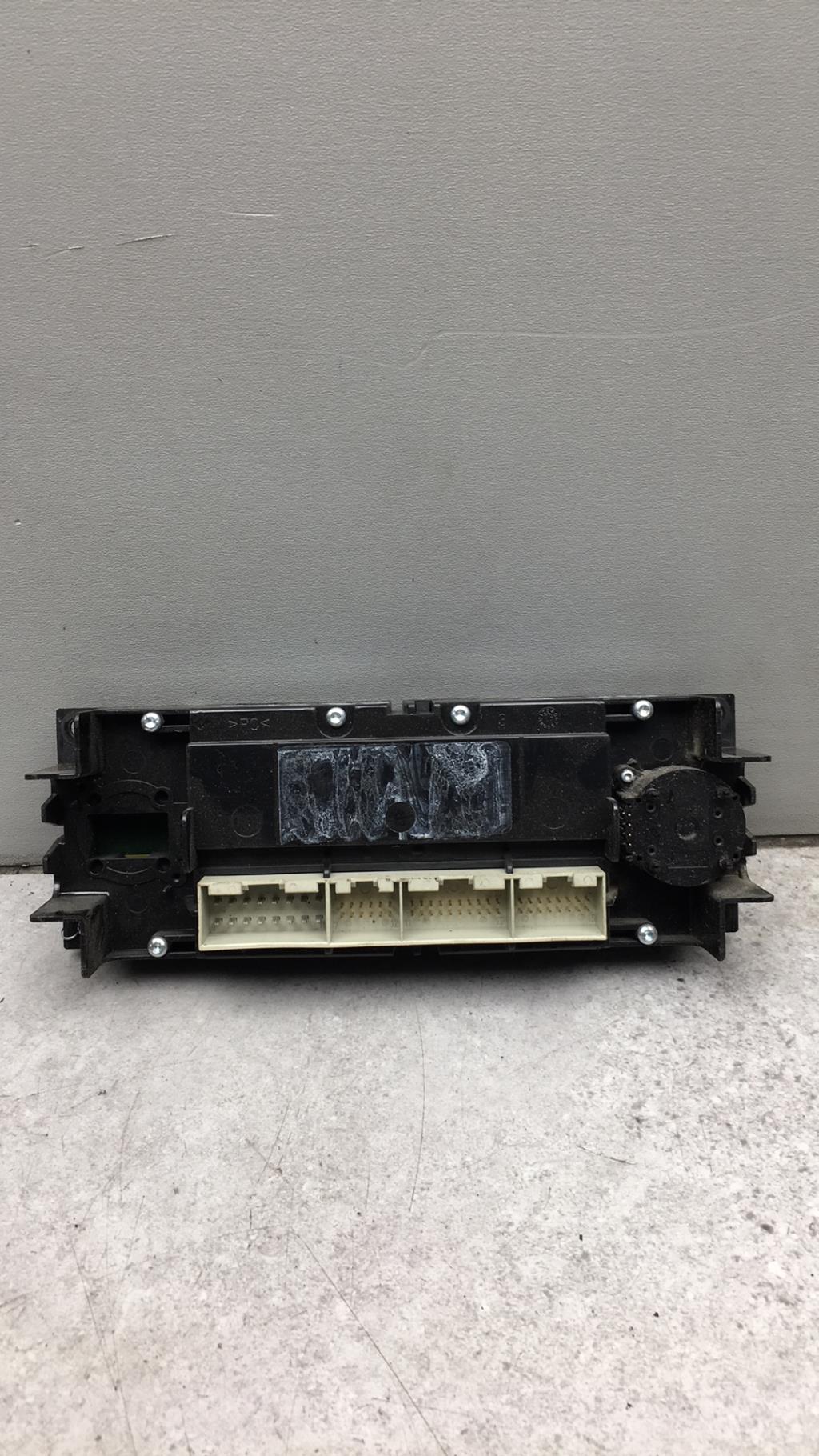 Commande chauffage VOLKSWAGEN GOLF 4 Essence - 1