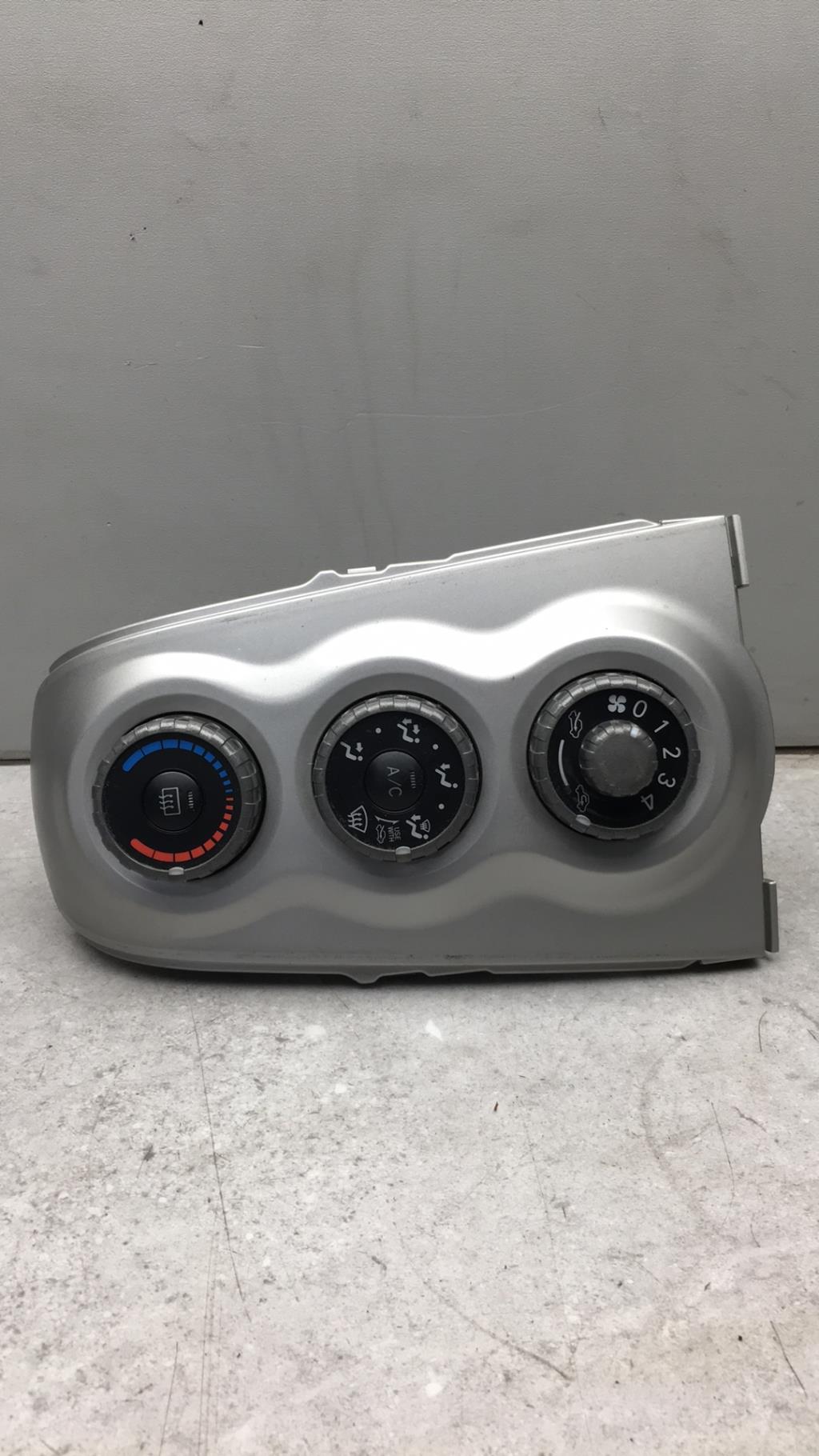 Commande chauffage TOYOTA YARIS 2 PHASE 1 Diesel - 1