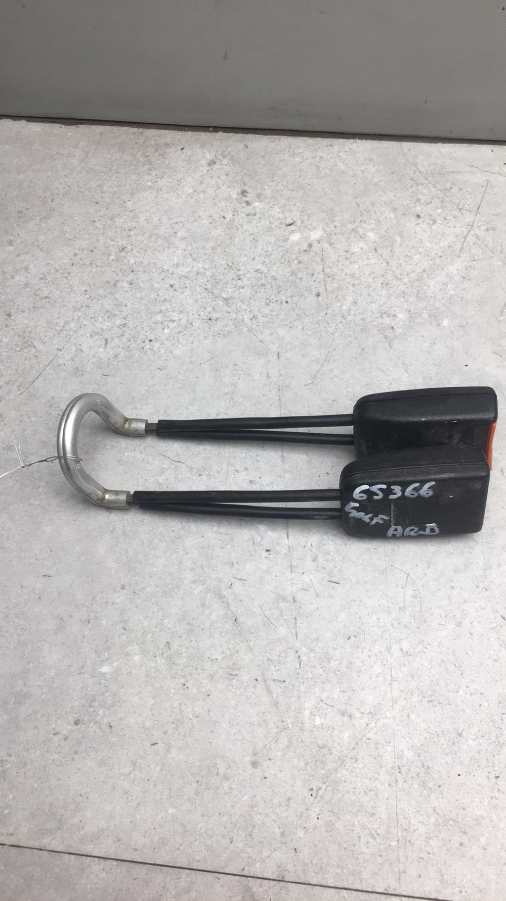 Aggancio cintura sicurezza posteriore destro VOLKSWAGEN GOLF 3 Gasolina - 1