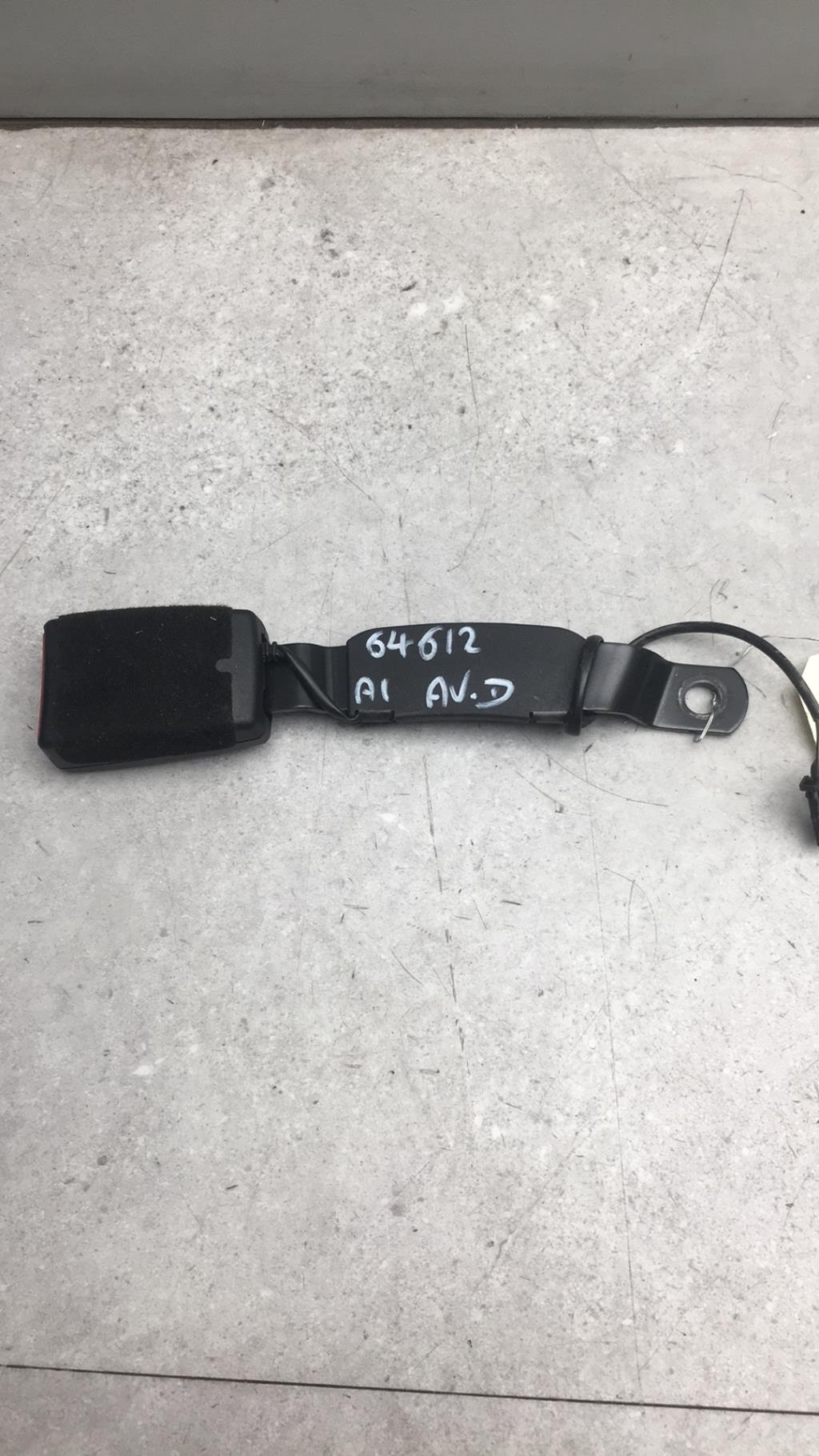 Aggancio cintura sicurezza anteriore destro AUDI A1 1 PHASE 1 Diésel - 1