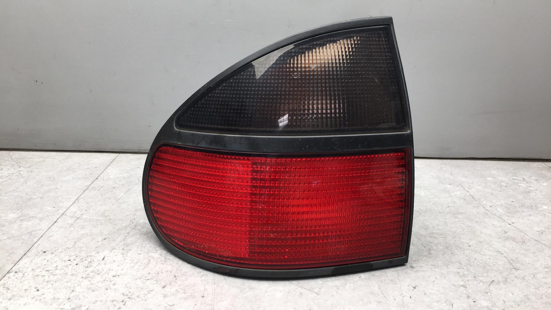 Fanale posteriore principale sinistro (luci) RENAULT LAGUNA 1 PHASE 1 Gasolina - 1