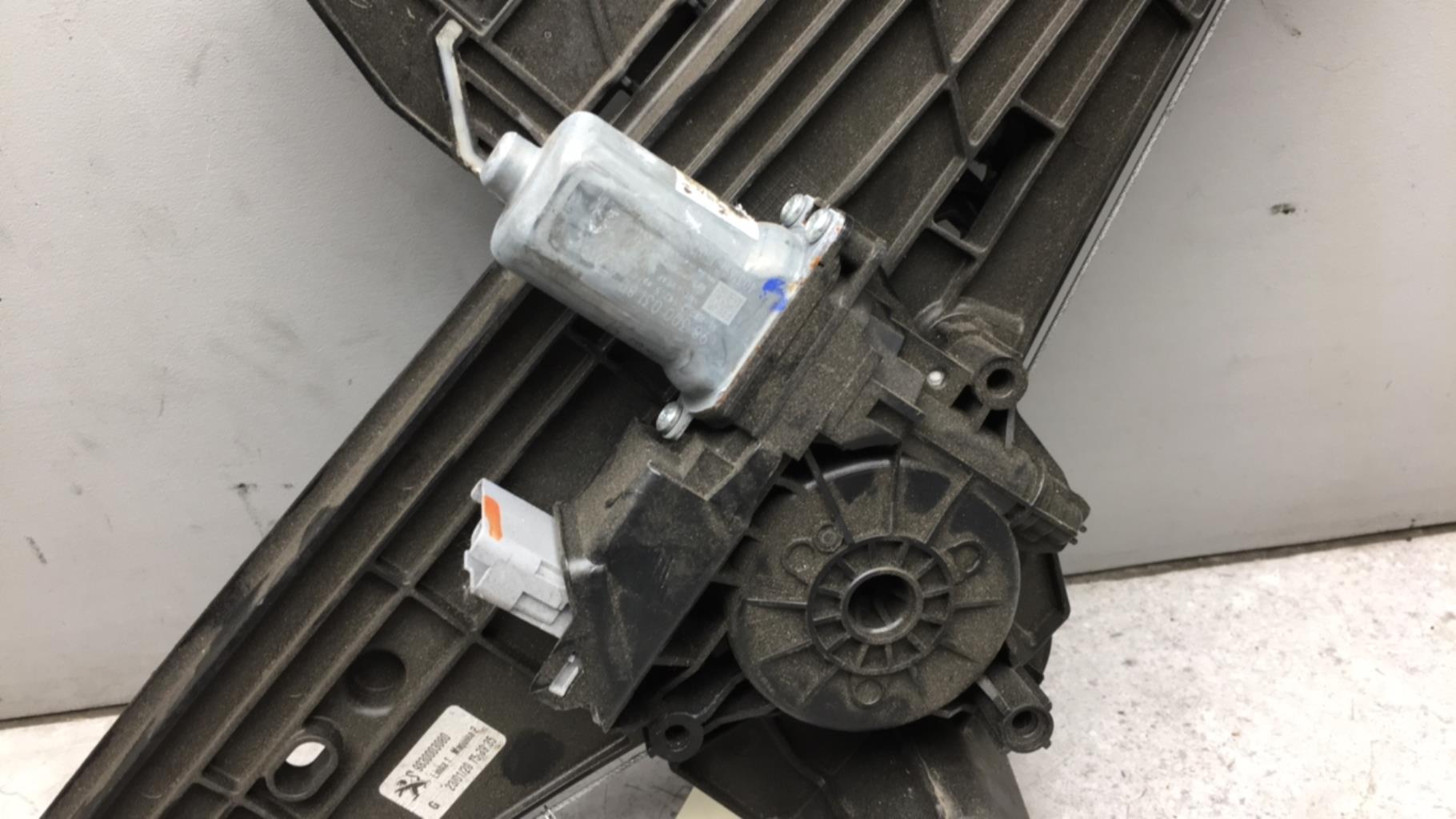 Alzacristalli elettrico posteriore sinistro PEUGEOT 2008 2 PHASE 1 Gasolina - 1
