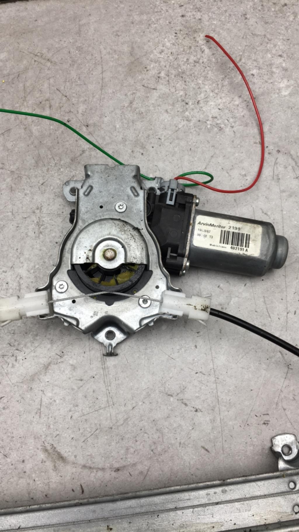 Alzacristalli elettrico posteriore sinistro NISSAN QASHQAI 1 PHASE 1 Diésel - 1