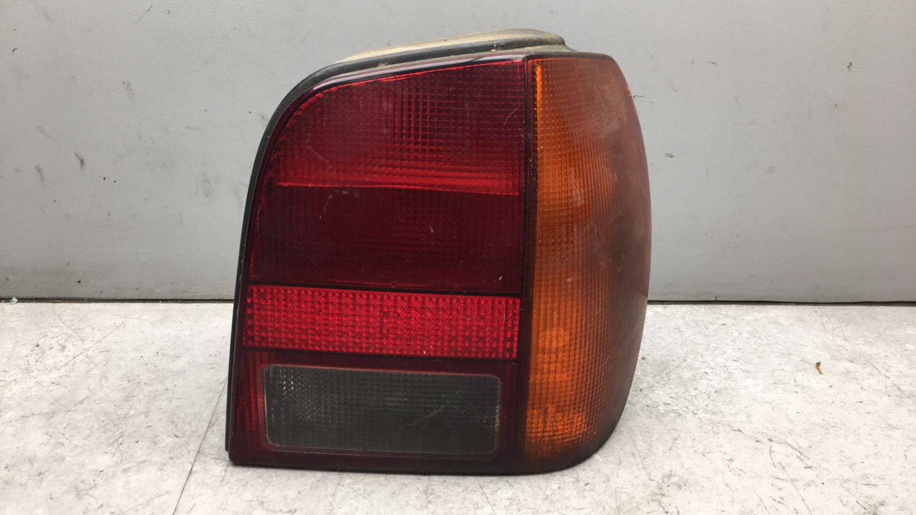 Fanale posteriore principale destro (luci) VOLKSWAGEN POLO 3 PHASE 1 Diésel - 1