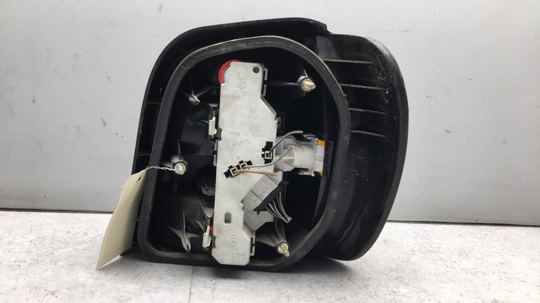 Fanale posteriore principale sinistro (luci) VOLKSWAGEN POLO 3 PHASE 1 Diésel - 1