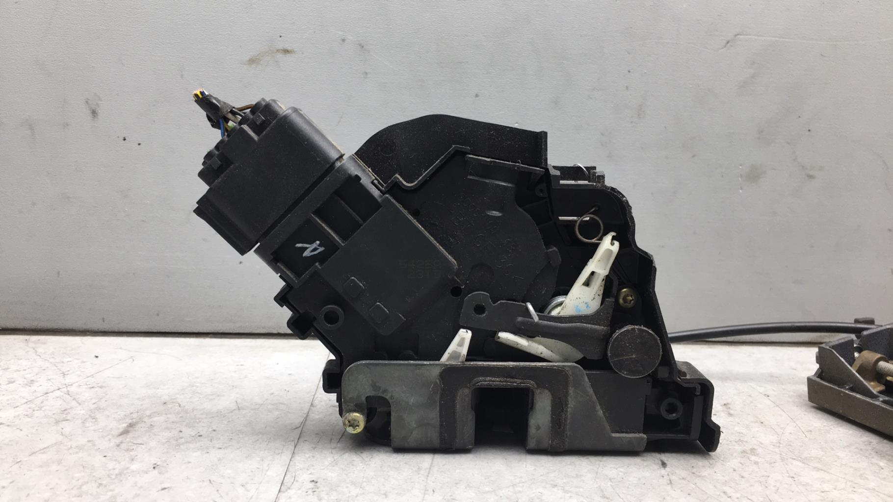 Serrure avant droit FORD FOCUS 2 PHASE 1  - 1
