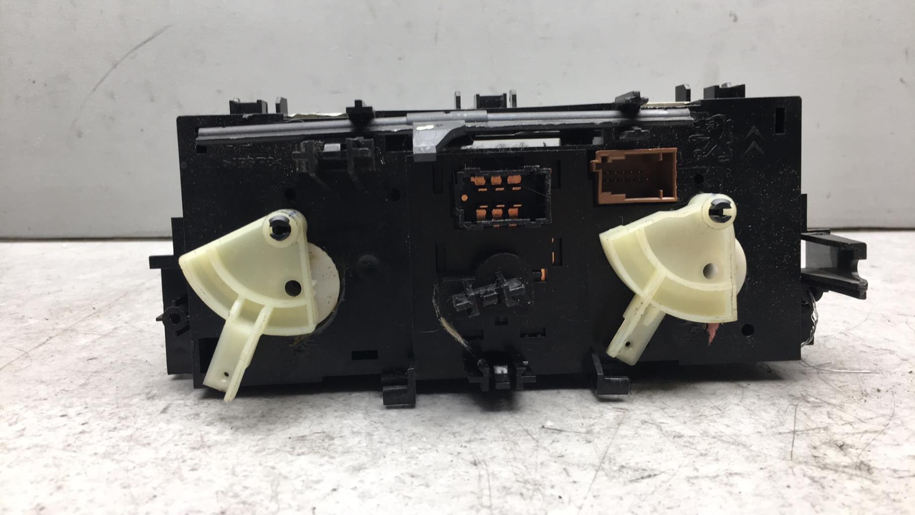 Commande chauffage CITROEN C3 2 PHASE 1 Essence - 1