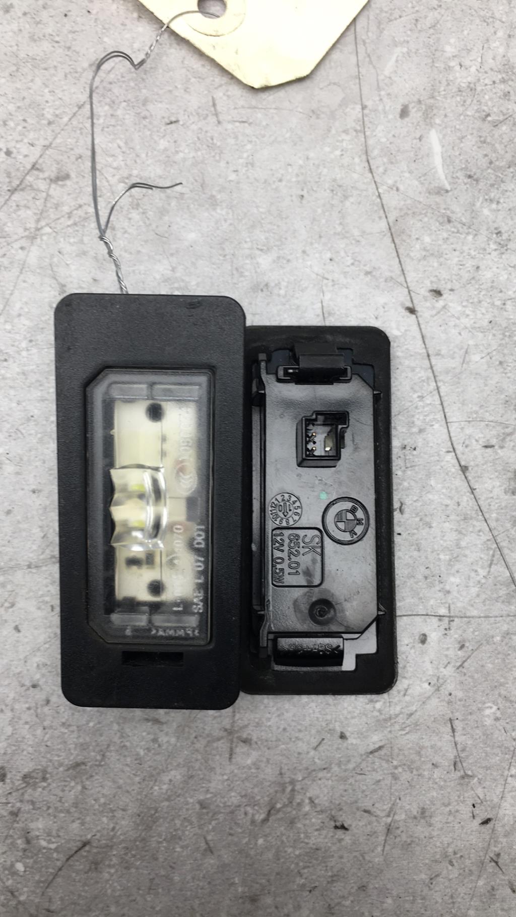 Eclairage de plaque BMW SERIE 3 E90 PHASE 2 Diesel - 1