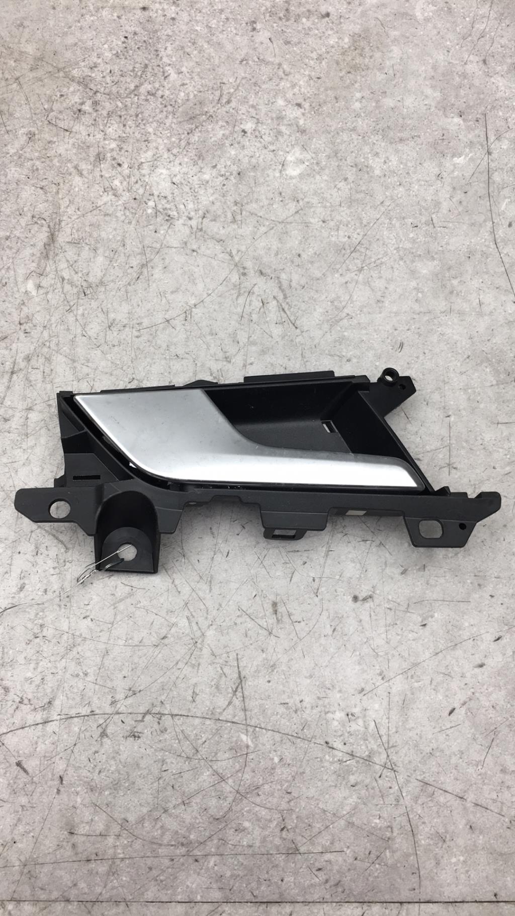 Maniglia interna posteriore sinistra AUDI A4 4 PHASE 1 Diésel - 1