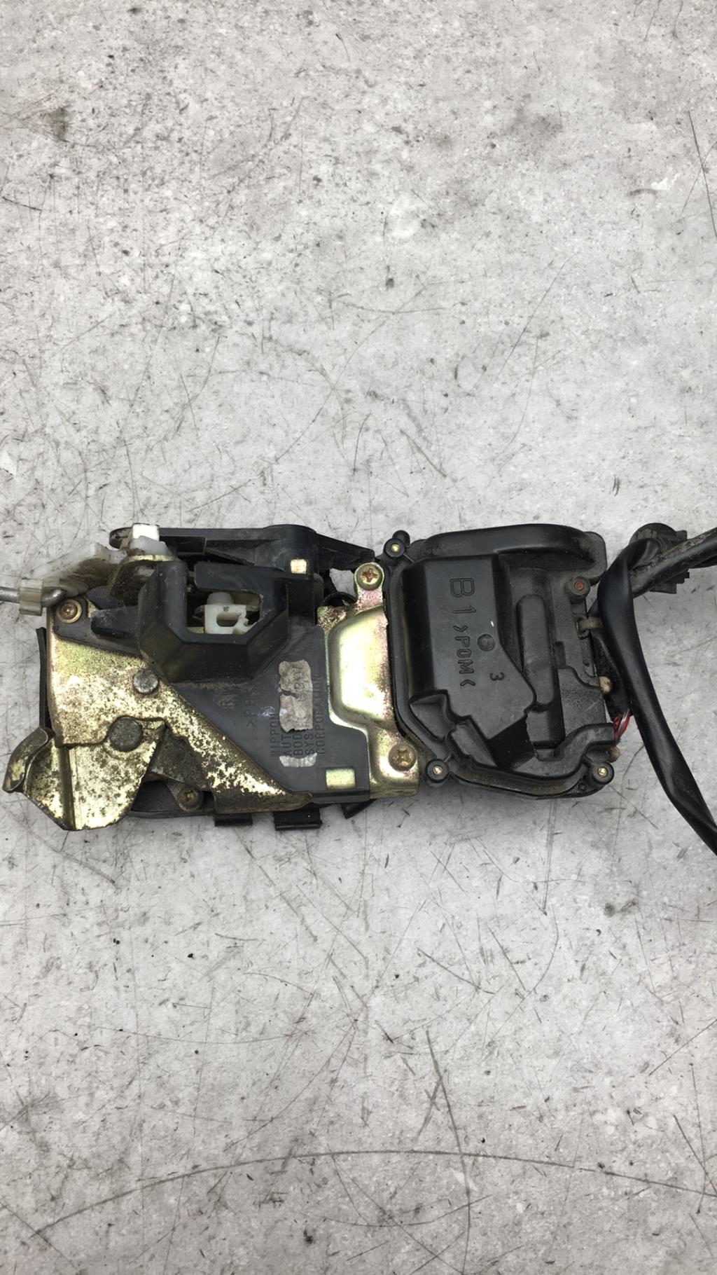 Serrure arriere droit MAZDA PREMACY Diesel - 1