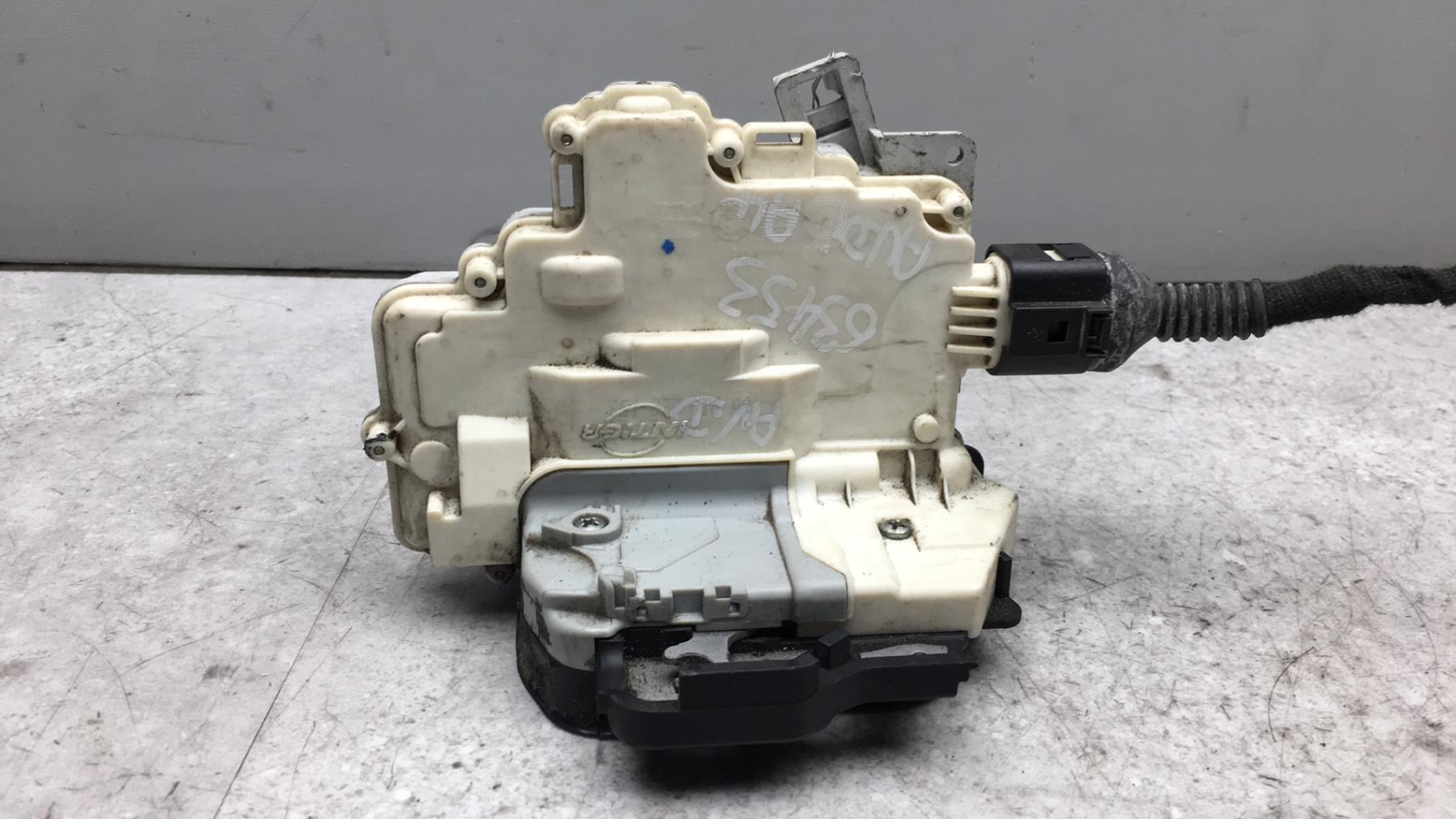 Serrure avant droit AUDI A4 2 PHASE 2 Diesel - 1