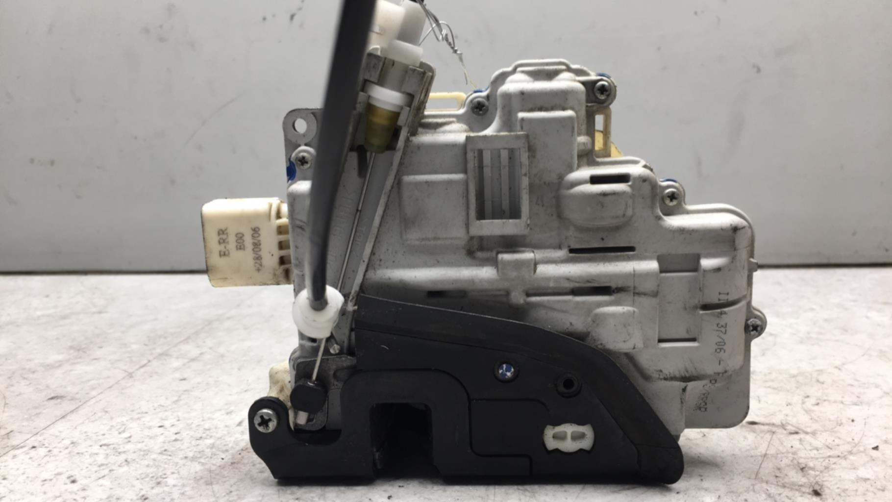 Serrure avant droit AUDI A4 2 PHASE 2 Diesel - 1