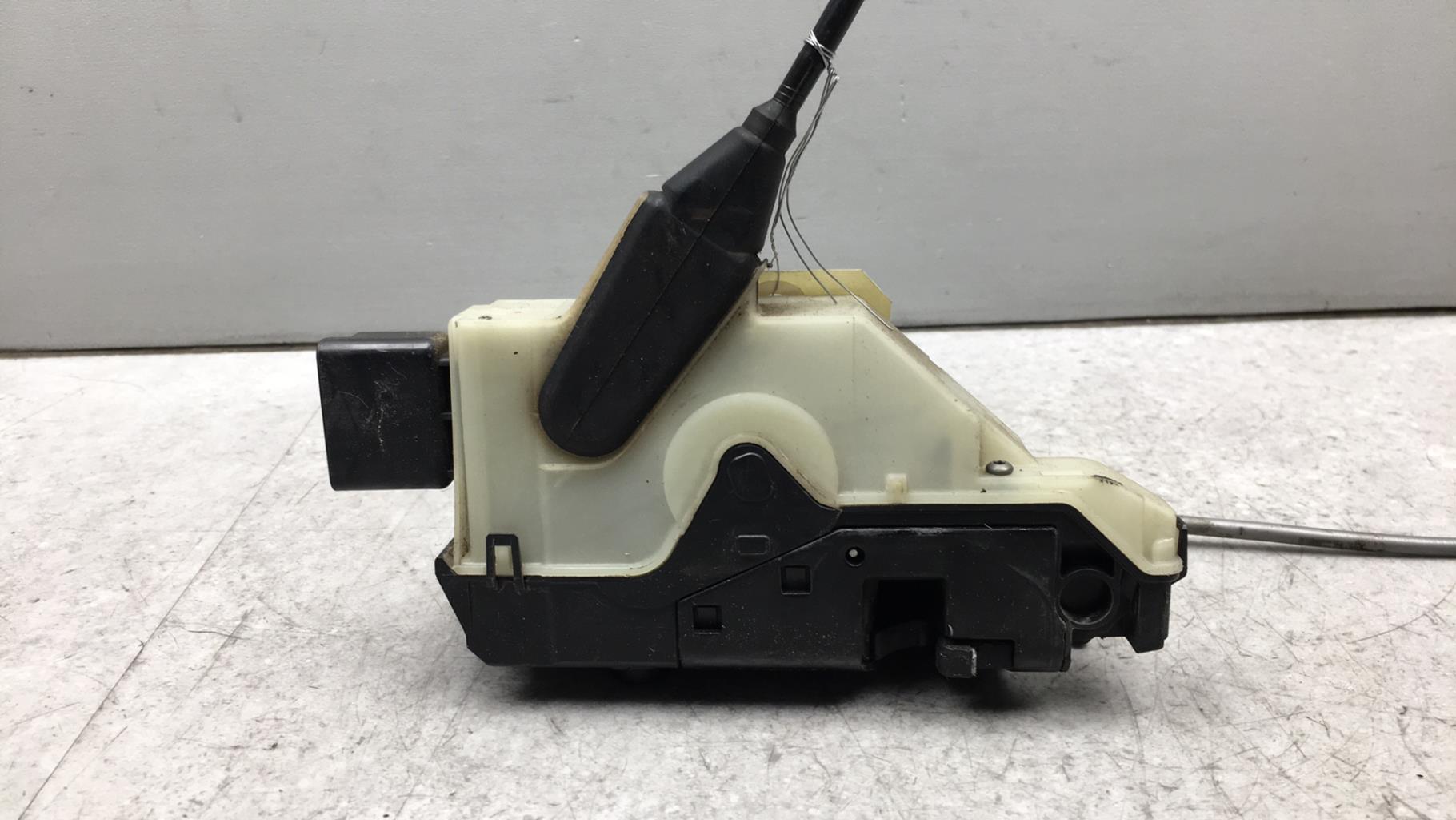 Serrure avant droit CITROEN DS5 PHASE 1  - 1