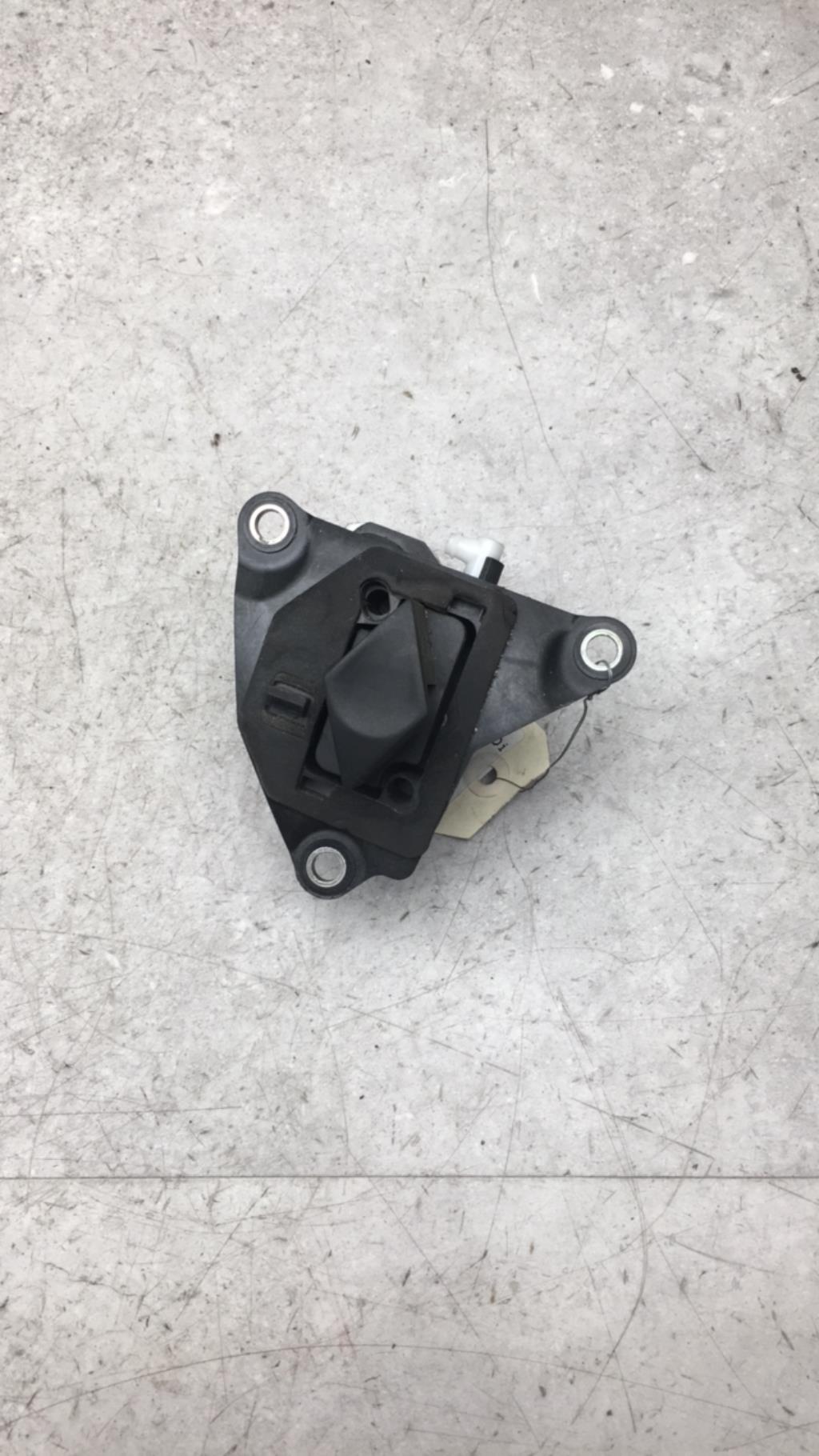 Bouton de coffre RENAULT MEGANE 2 PHASE 1 Diesel - 1