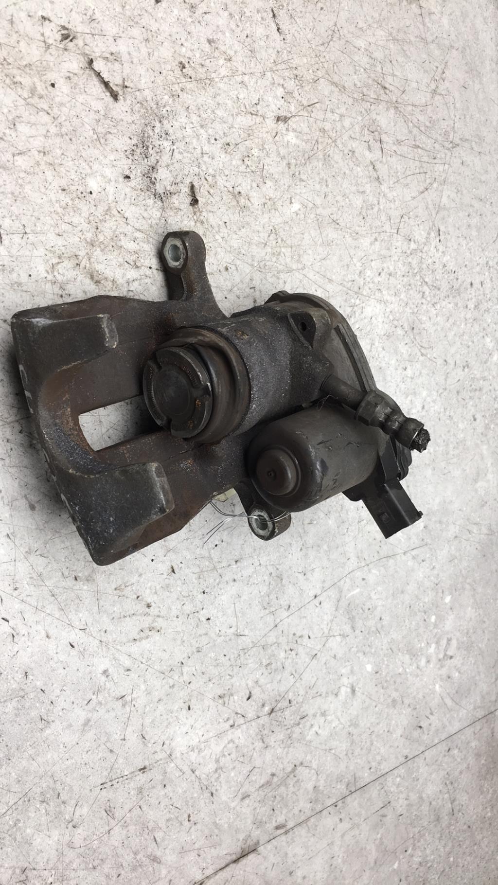 Etrier arriere droit (freinage) AUDI A5 1 SPORTBACK PHASE 2 Diesel - 1