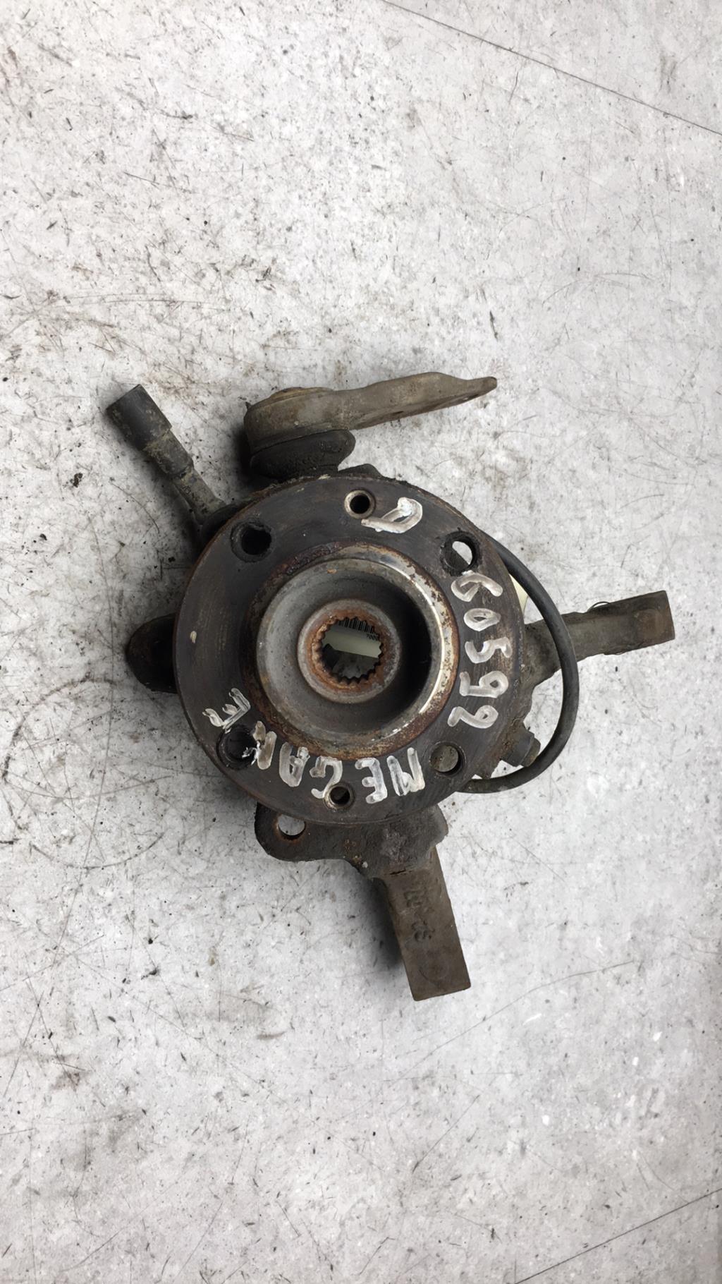 Fusee avant droit RENAULT MEGANE 1 BREAK Essence - 1