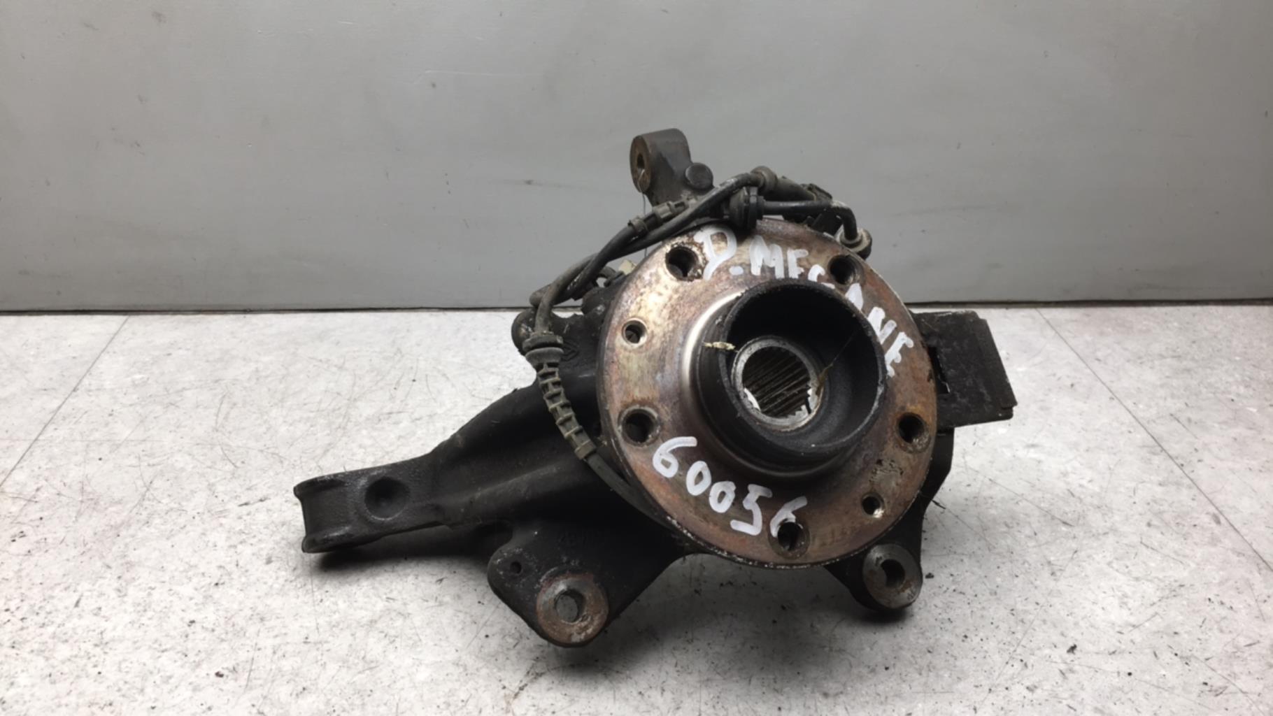 Fusee avant droit RENAULT MEGANE 3 PHASE 1 BREAK Diesel - 1