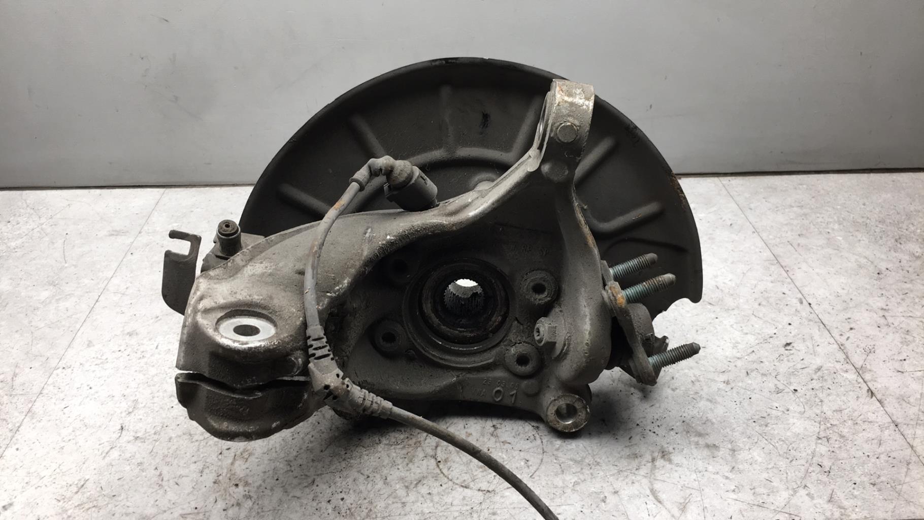 Fusee avant droit VOLKSWAGEN PASSAT 5 Diesel - 1