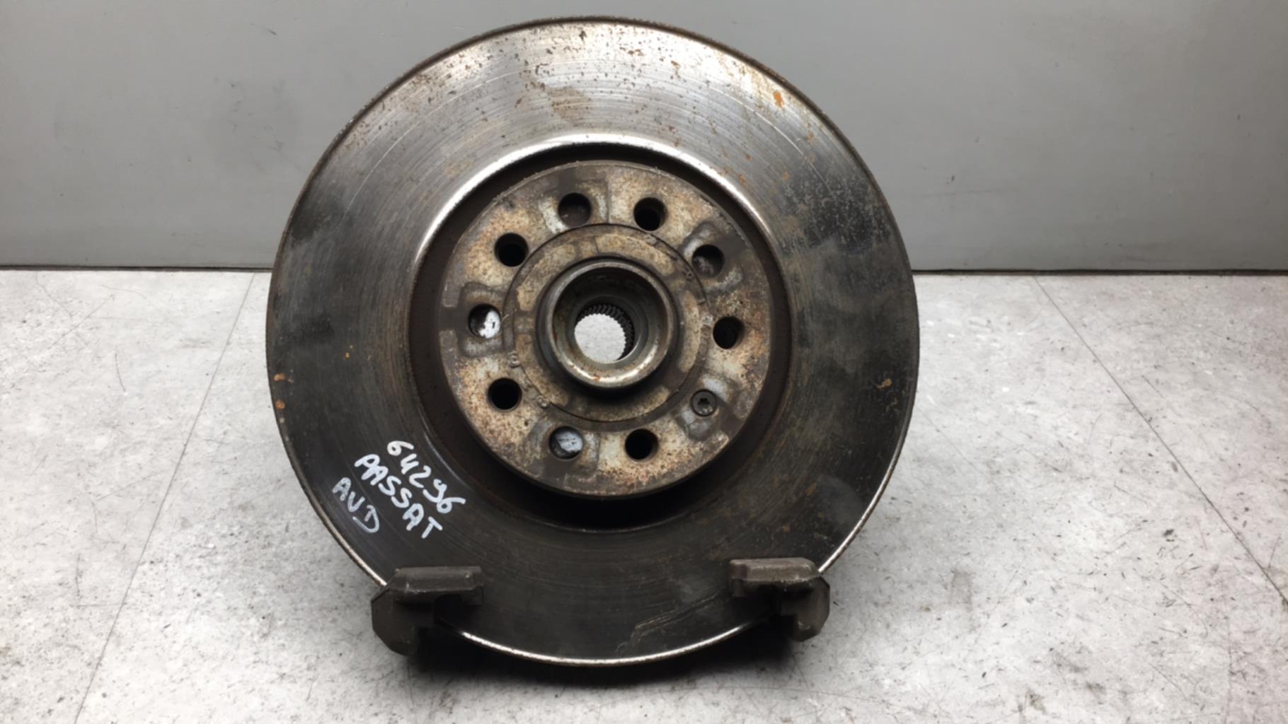 Fusee avant droit VOLKSWAGEN PASSAT 5 CC COUPE  - 1