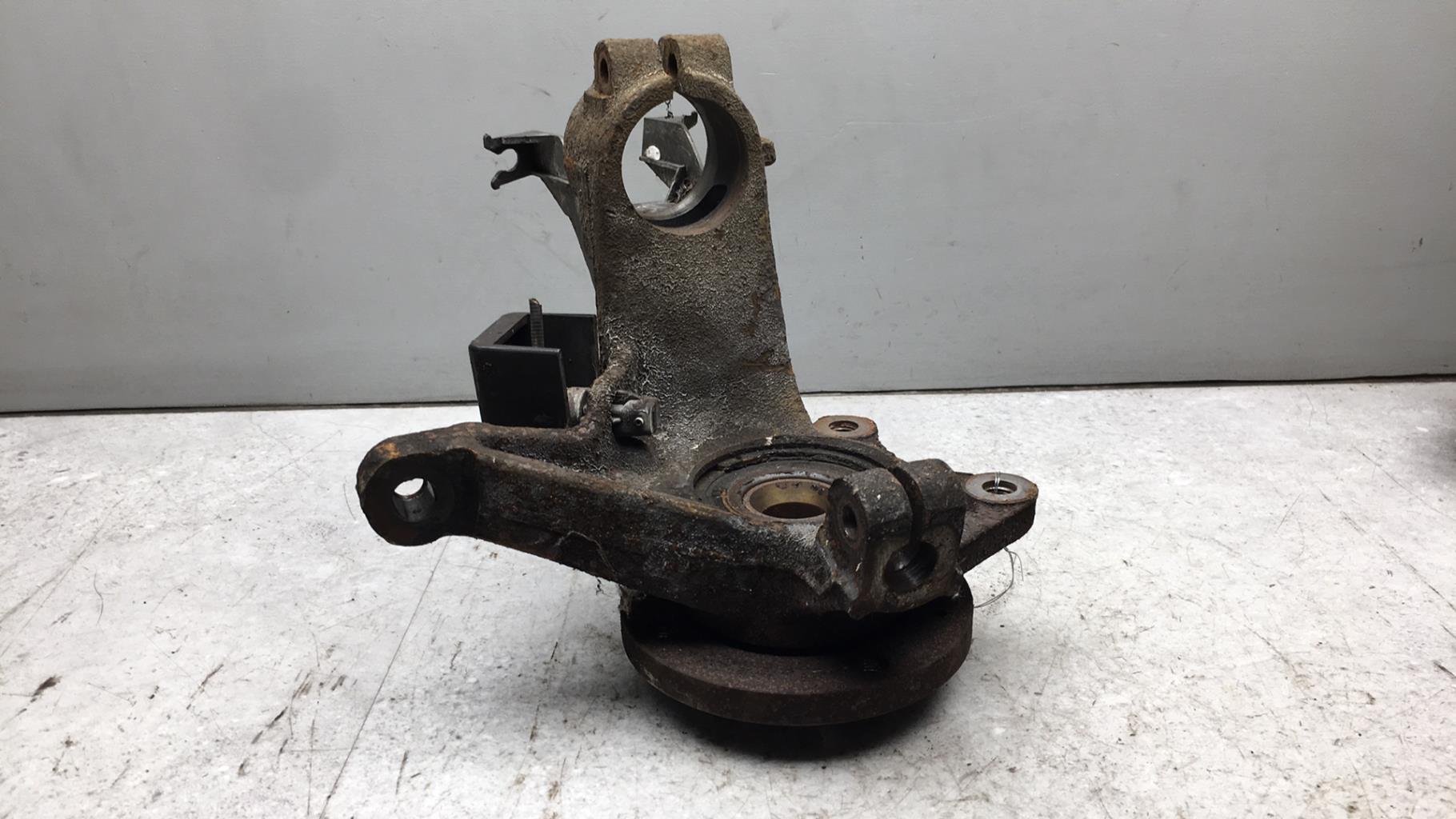 Fusee avant gauche PEUGEOT 206+ Essence - 1