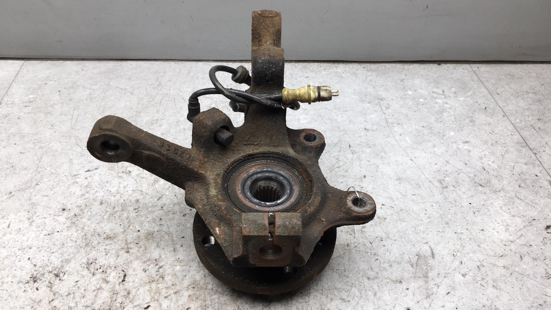 Fusee avant gauche RENAULT CLIO 2 PHASE 2 Diesel - 1