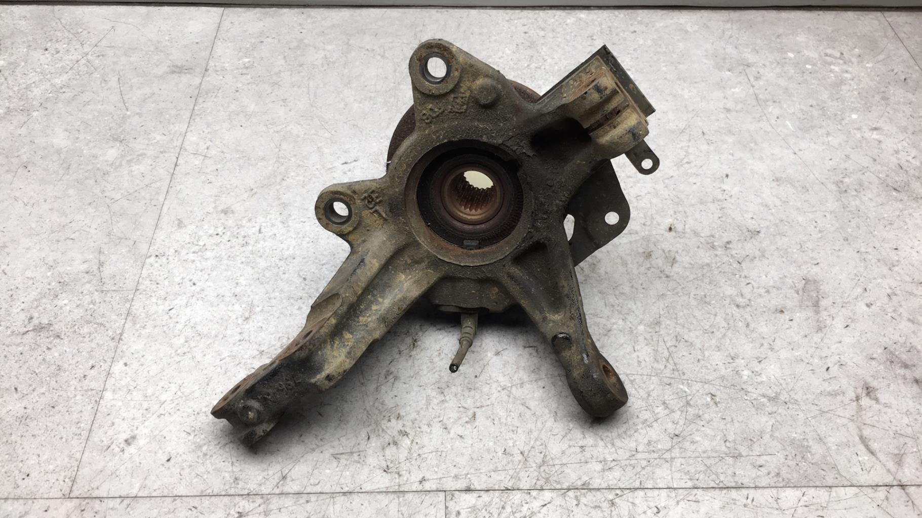 Fusee avant gauche RENAULT CLIO 4 PHASE 2 Diesel - 1