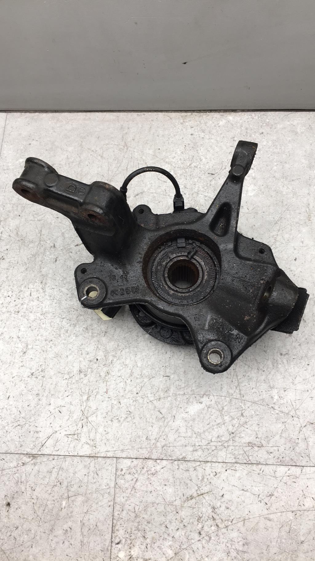 Fusee avant gauche RENAULT MEGANE 3 PHASE 1 BREAK Diesel - 1