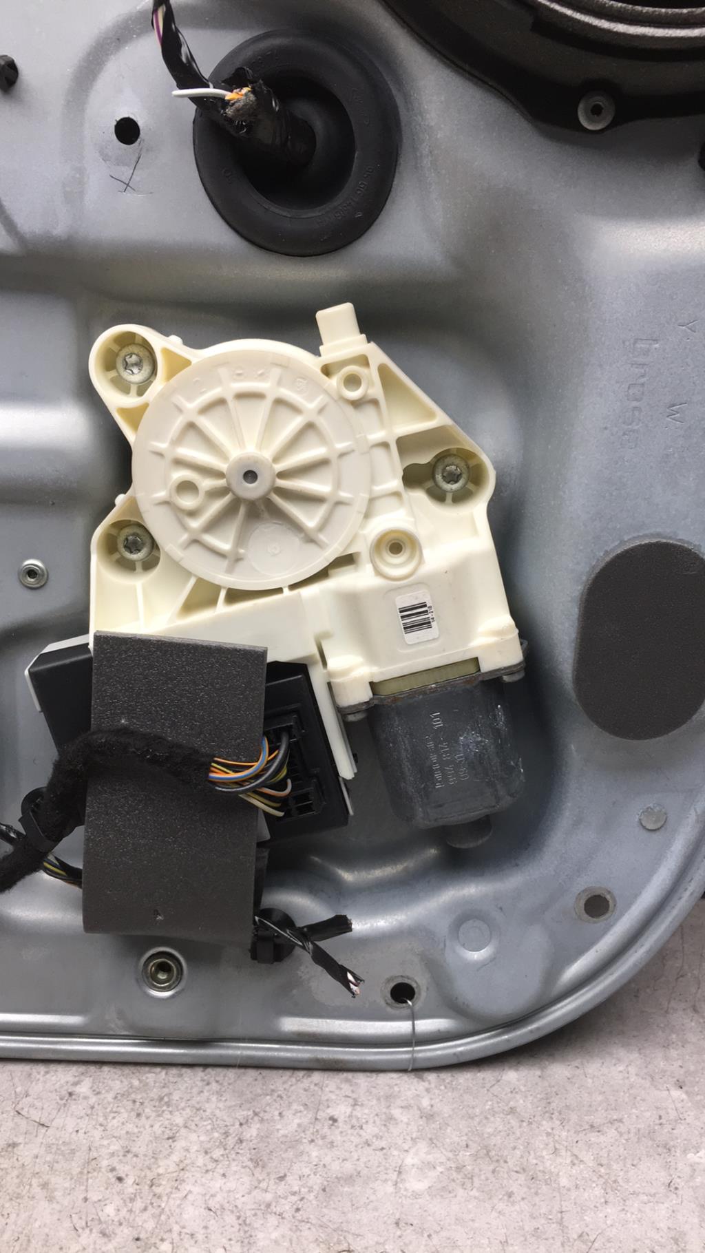 Alzacristalli elettrico posteriore destro FORD FOCUS 2 PHASE 2 BREAK Diésel - 1