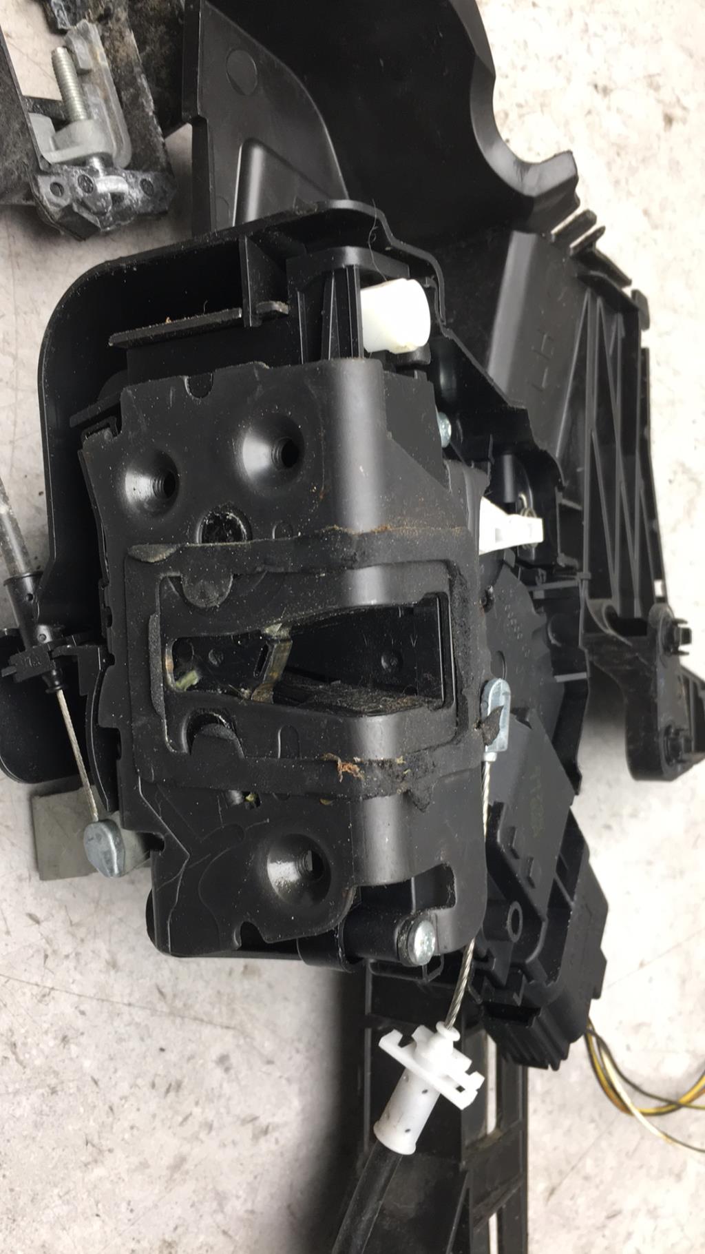 Serrure arriere gauche FORD FOCUS 2 PHASE 2 BREAK Diesel - 1