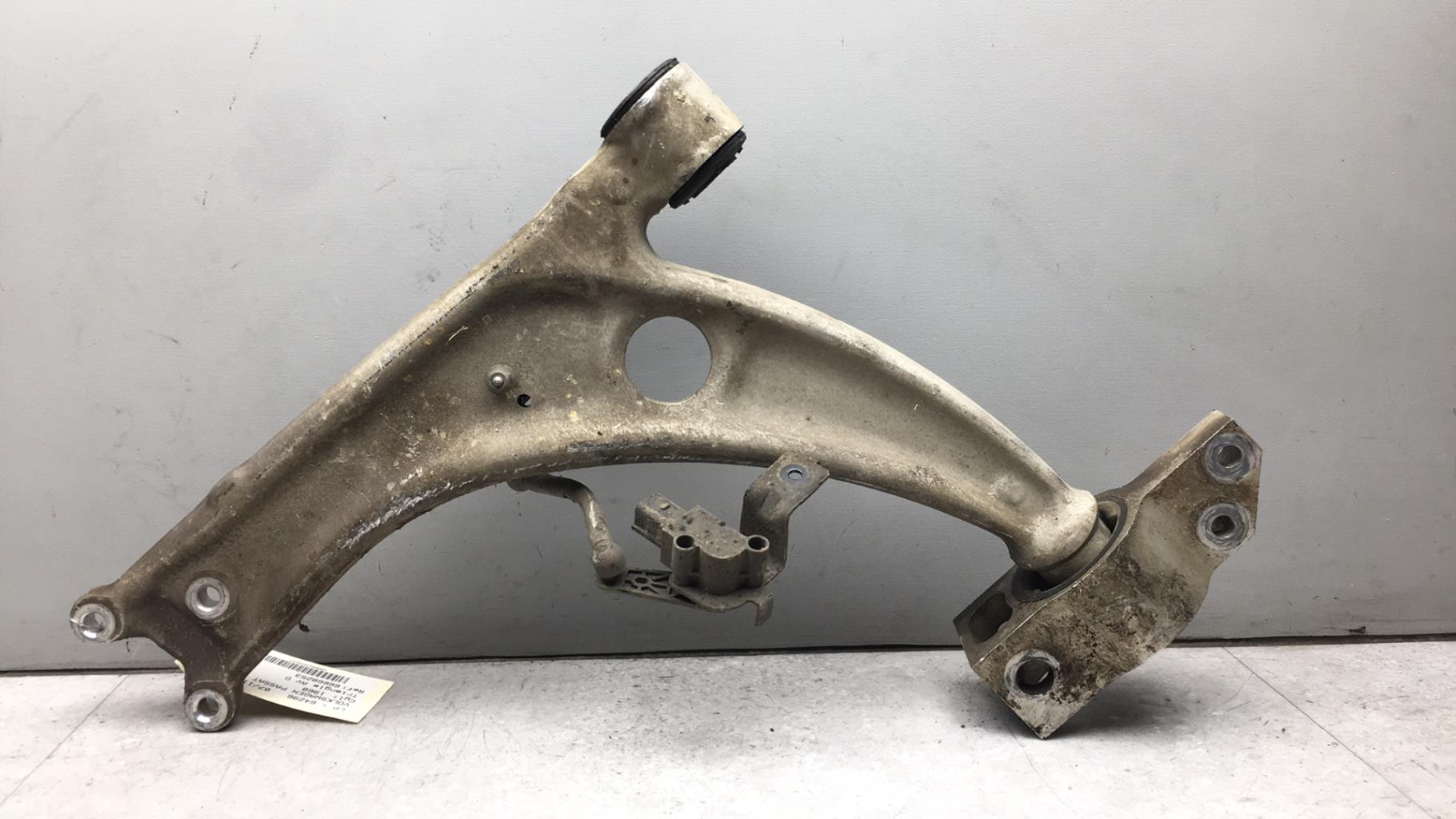 Triangle avant droit VOLKSWAGEN PASSAT 5 CC COUPE  - 1
