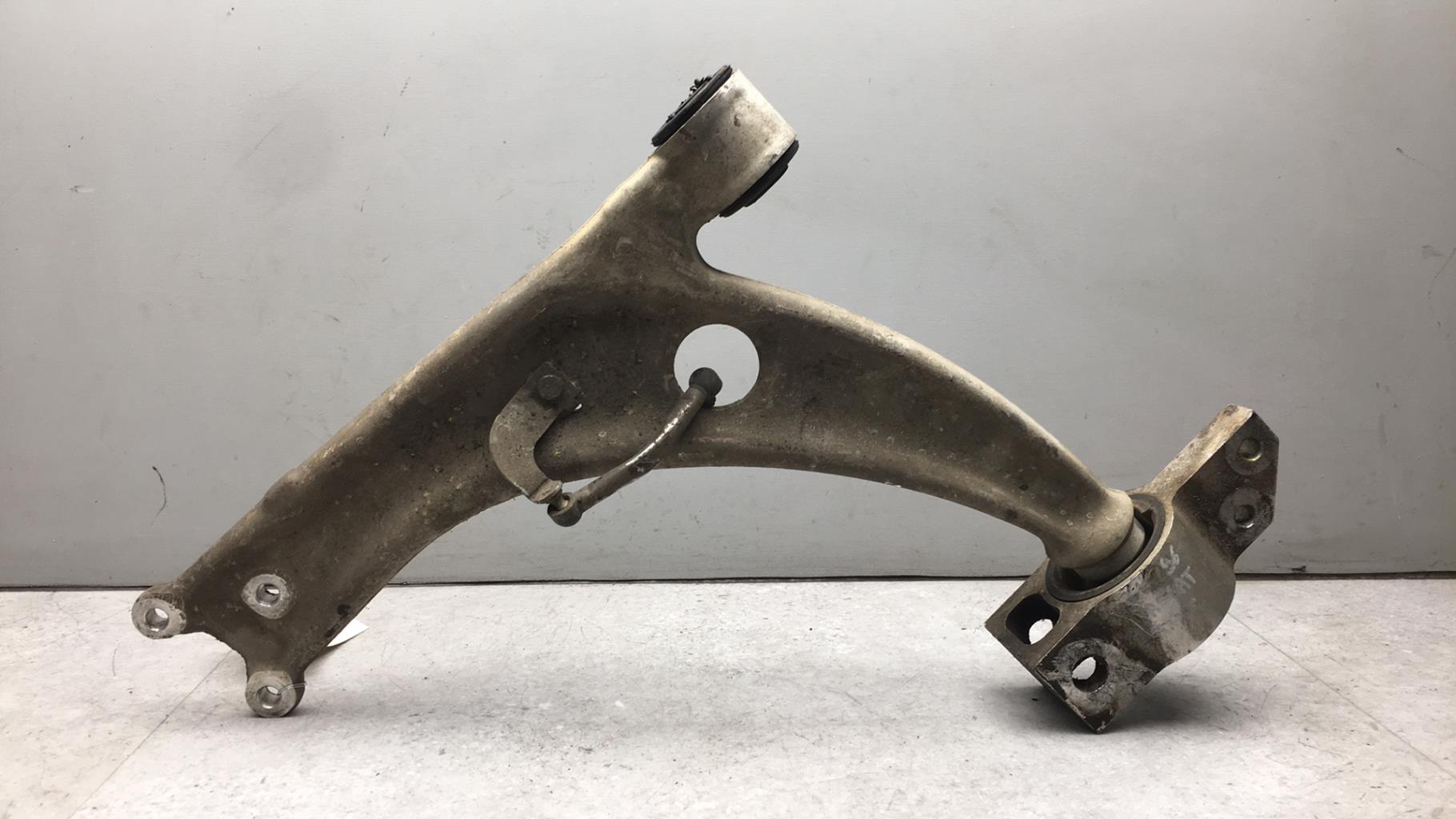 Triangle avant gauche VOLKSWAGEN PASSAT 5 CC COUPE  - 1