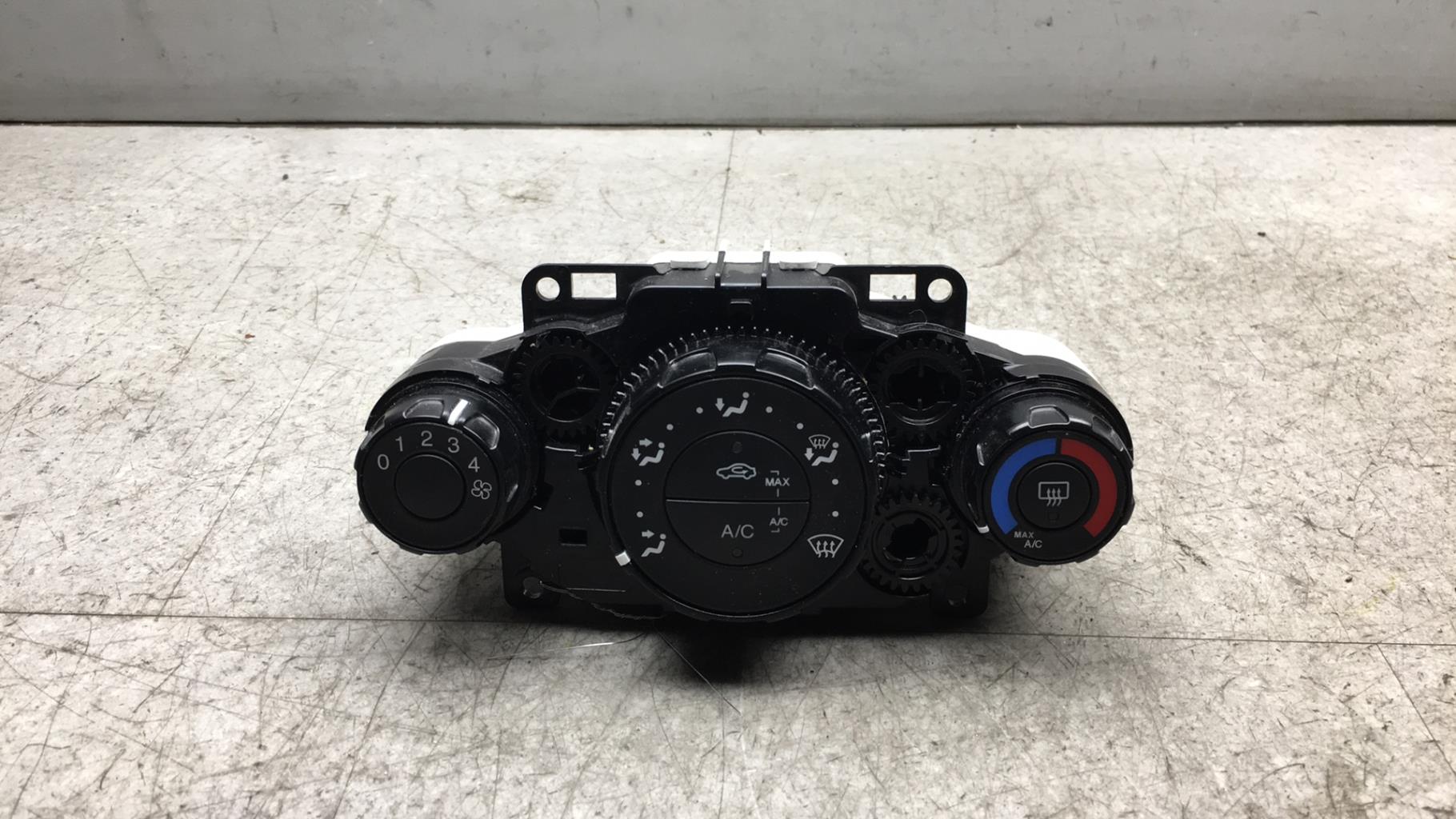 Commande chauffage FORD FIESTA 6 PHASE 2  - 1