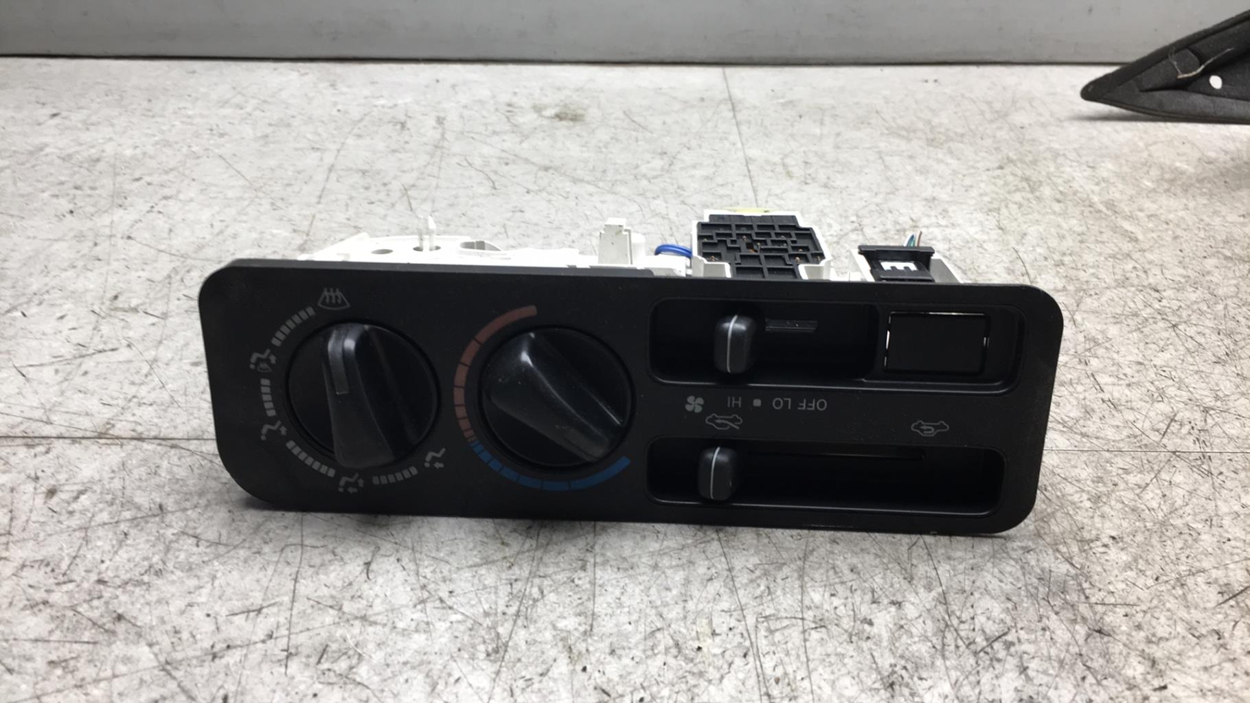 Commande chauffage TOYOTA STARLET 3 Essence - 1