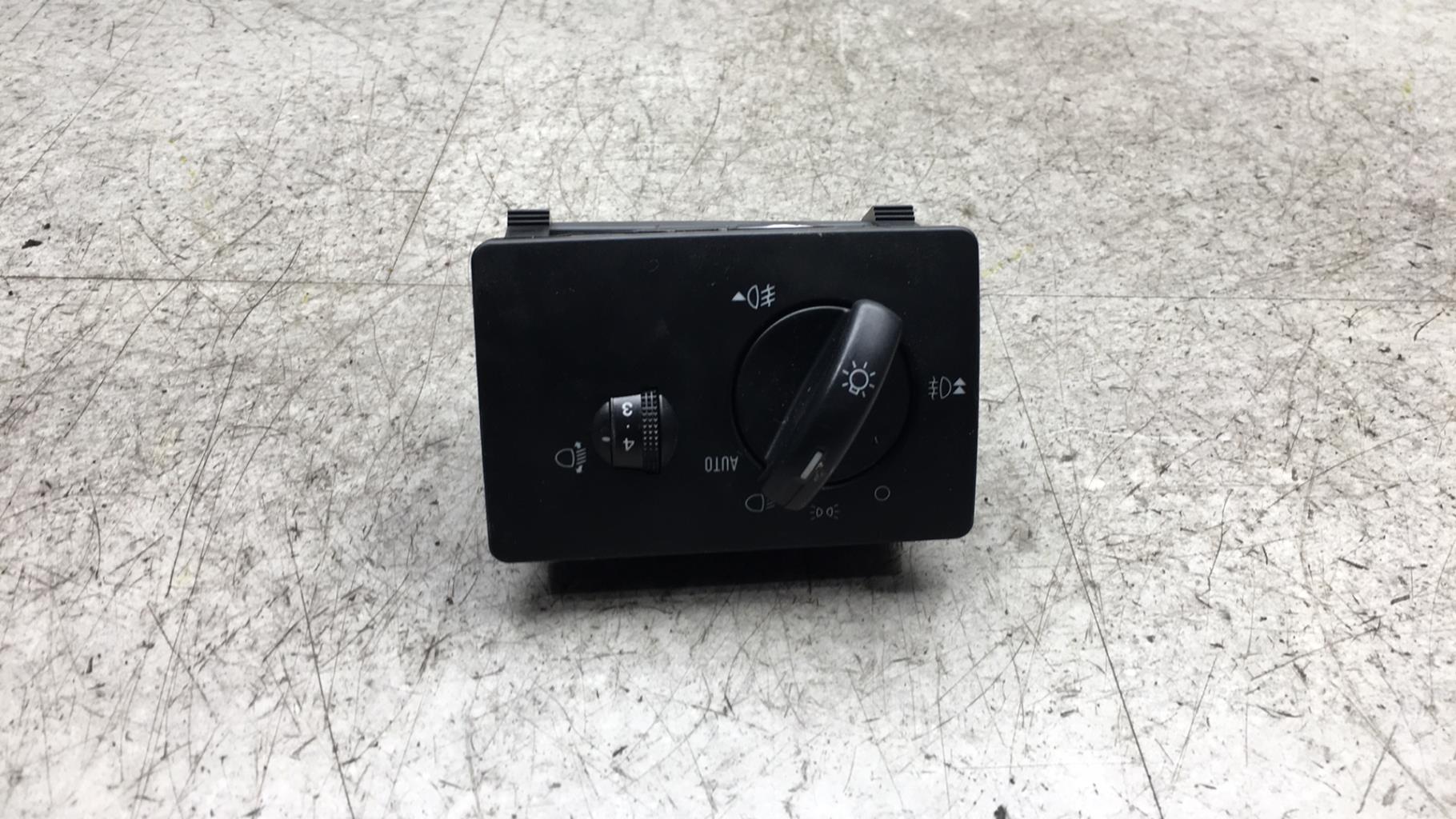 Commande de phare FORD FIESTA 5 PHASE 2 Diesel - 1