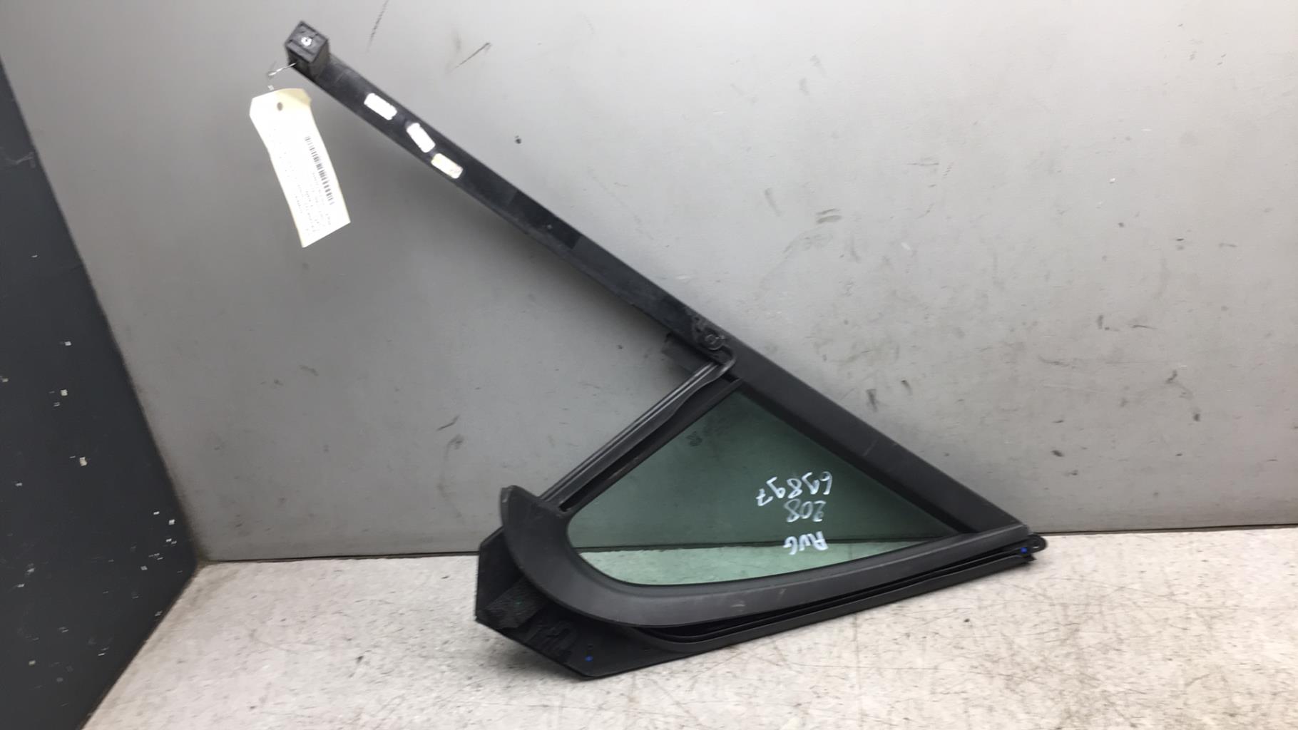 Ventanilla triangular delantera izquierda (puerta) PEUGEOT 208 1 PHASE 1  - 1