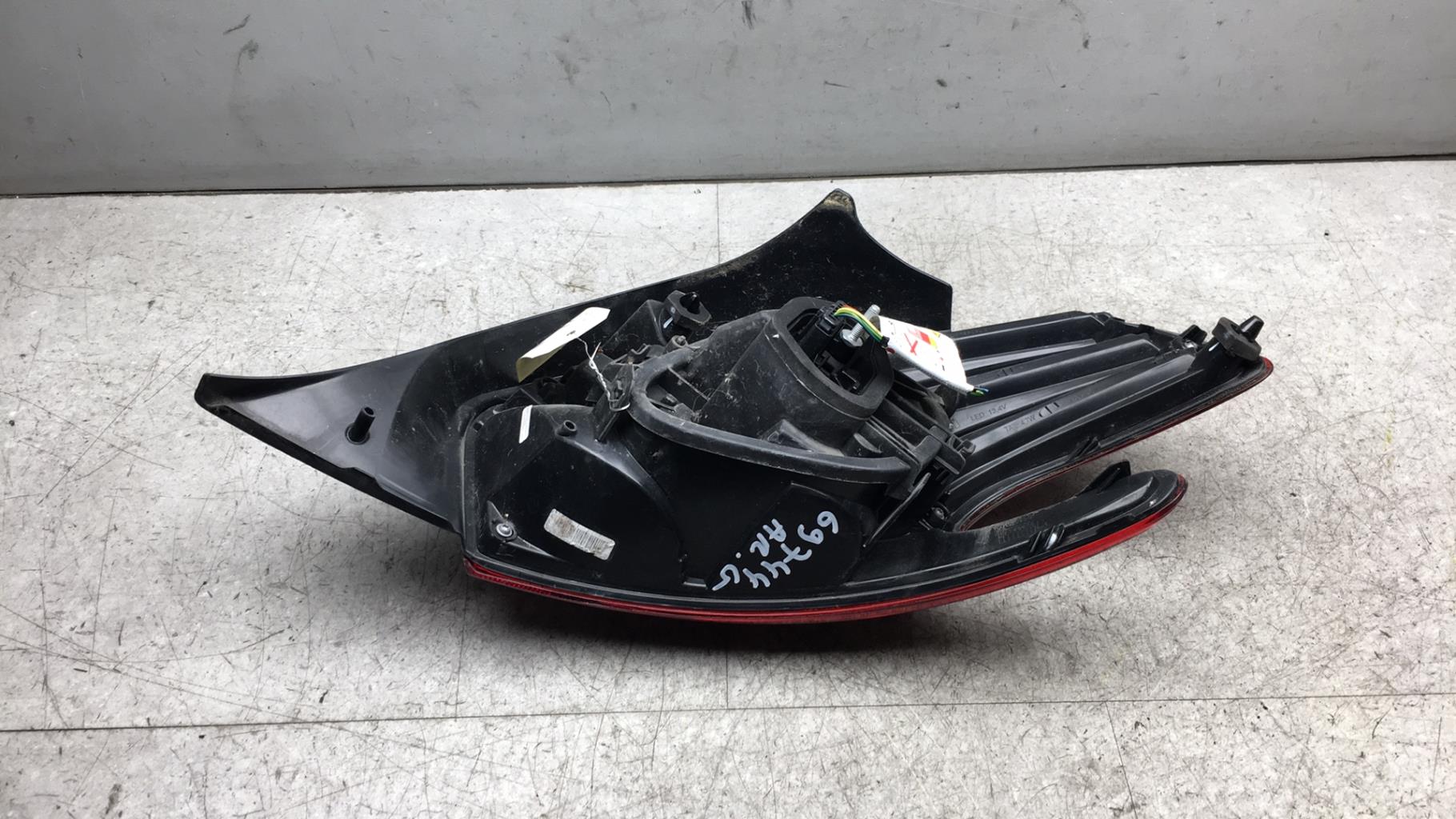 Fanale posteriore principale sinistro (luci) PEUGEOT 208 1 PHASE 2 Gasolina - 1