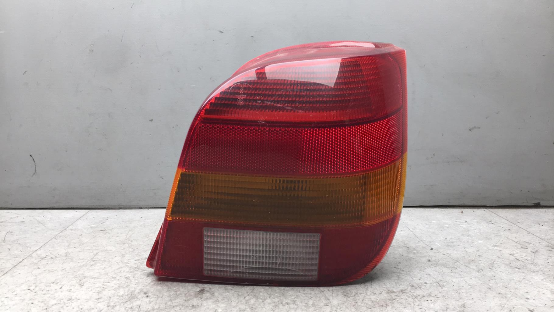 Fanale posteriore principale destro (luci) FORD FIESTA 3 PHASE 1  - 1