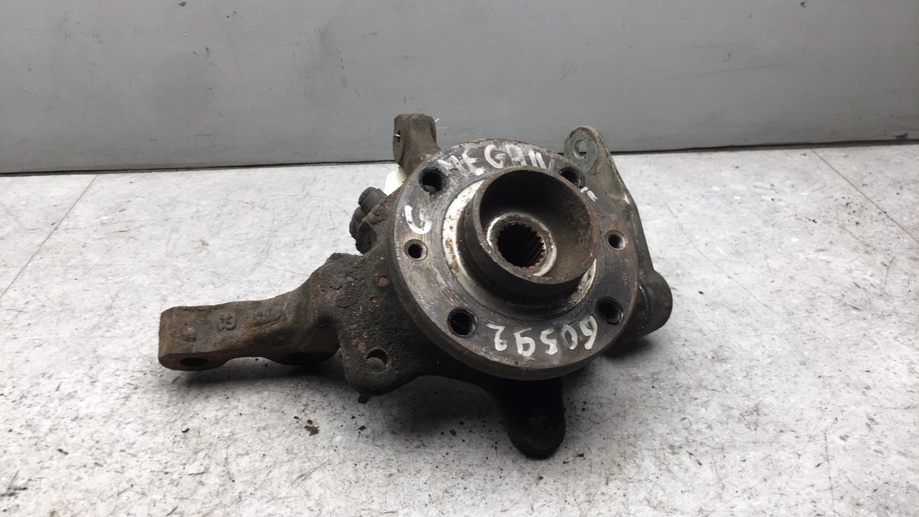 Fusee avant gauche RENAULT MEGANE 1 BREAK Essence - 1