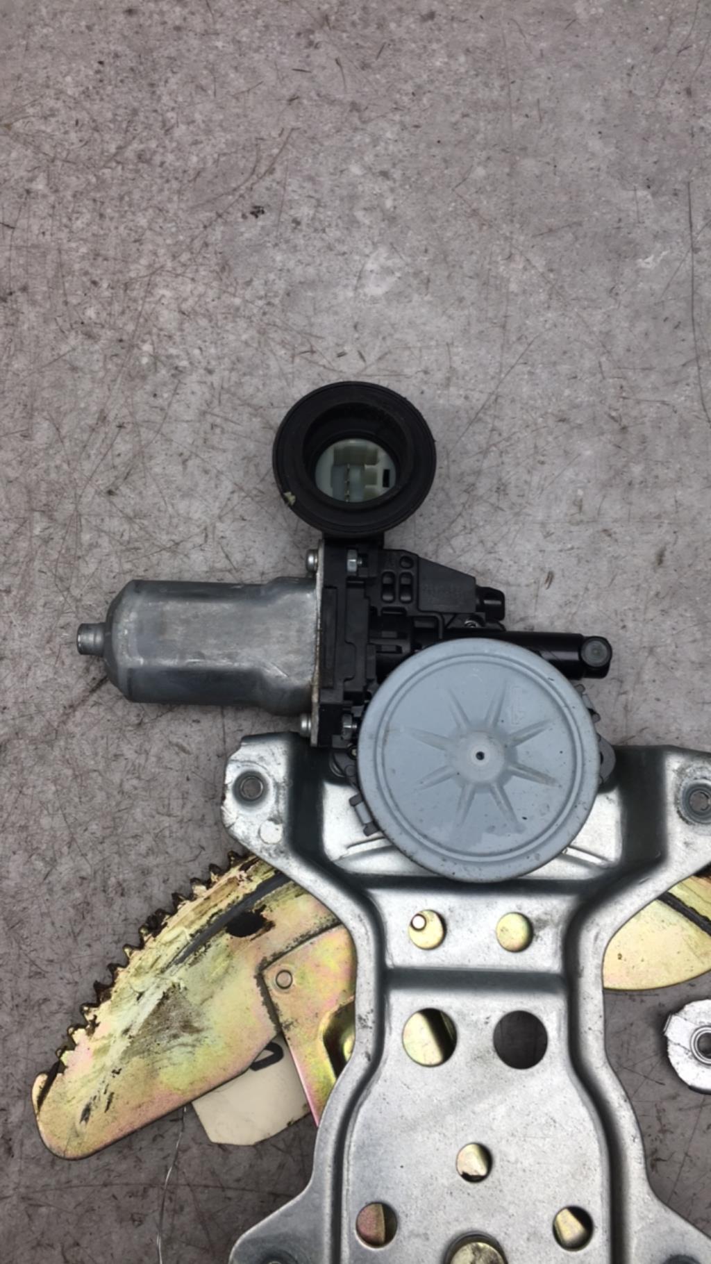 Alzacristalli elettrico anteriore sinistro SUZUKI SWIFT 3  - 1