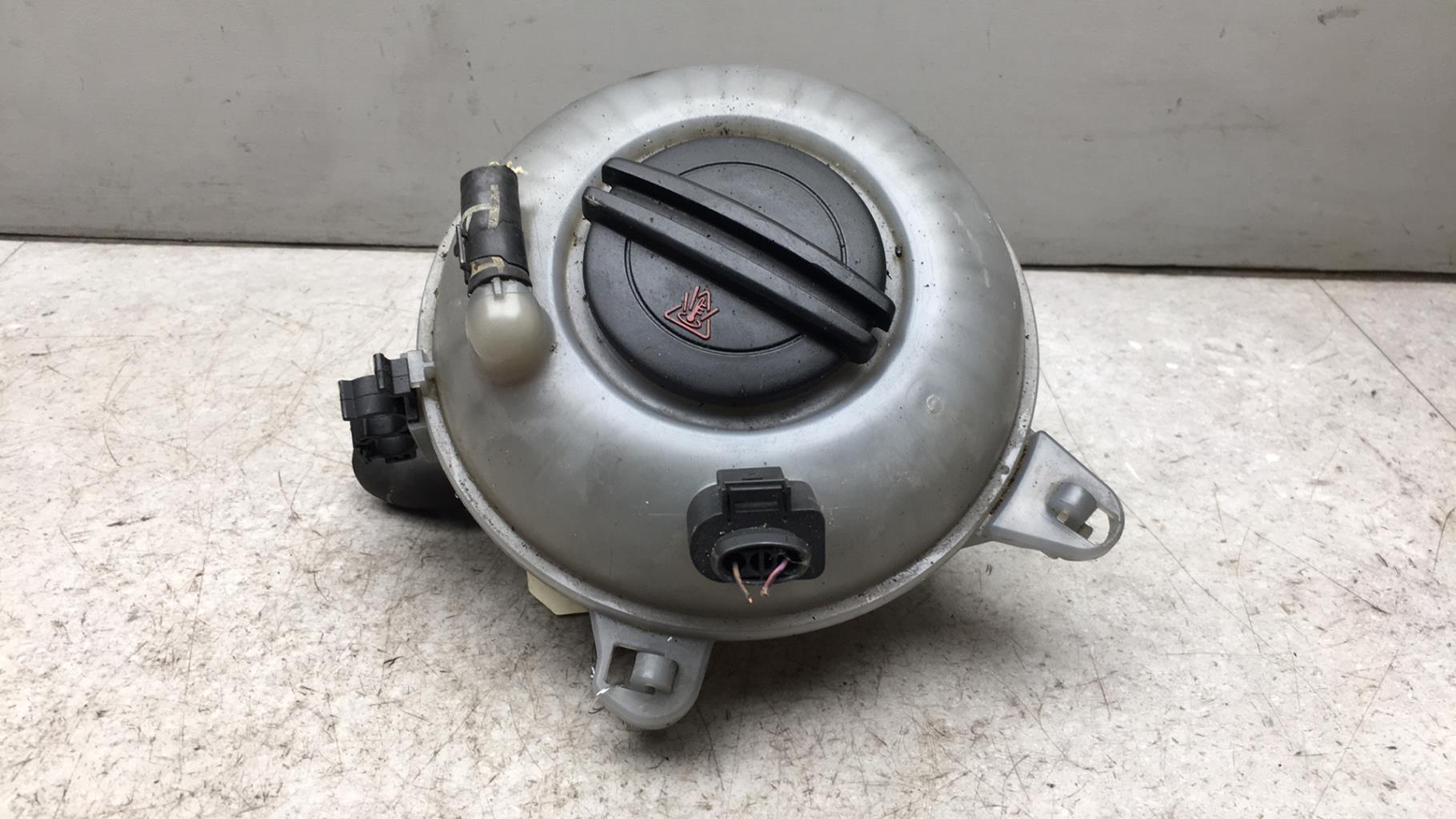 Vase d'expansion VOLKSWAGEN GOLF 7 PHASE 1 Essence - 1
