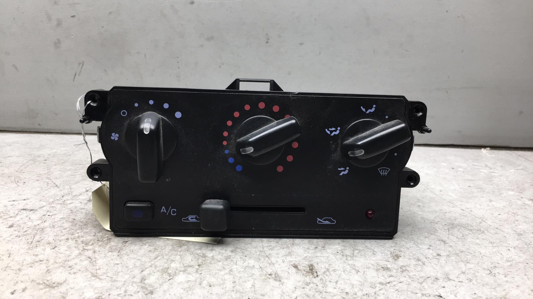 Commande chauffage NISSAN MICRA 2 PHASE 4 Essence - 1