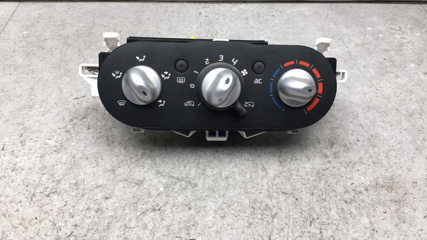 Commande chauffage RENAULT TWINGO 2 PHASE 2 Essence - 1