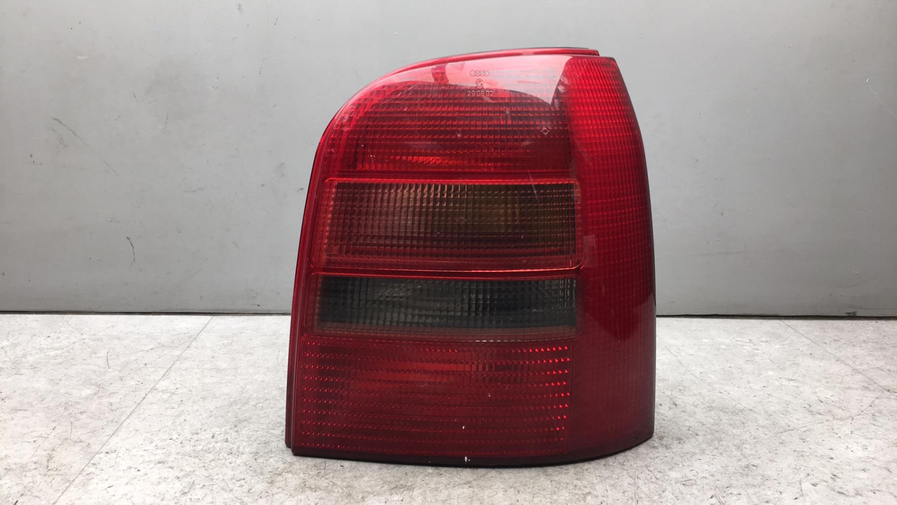 Fanale posteriore principale destro (luci) AUDI A4 1 AVANT PHASE 1 BREAK Diésel - 1