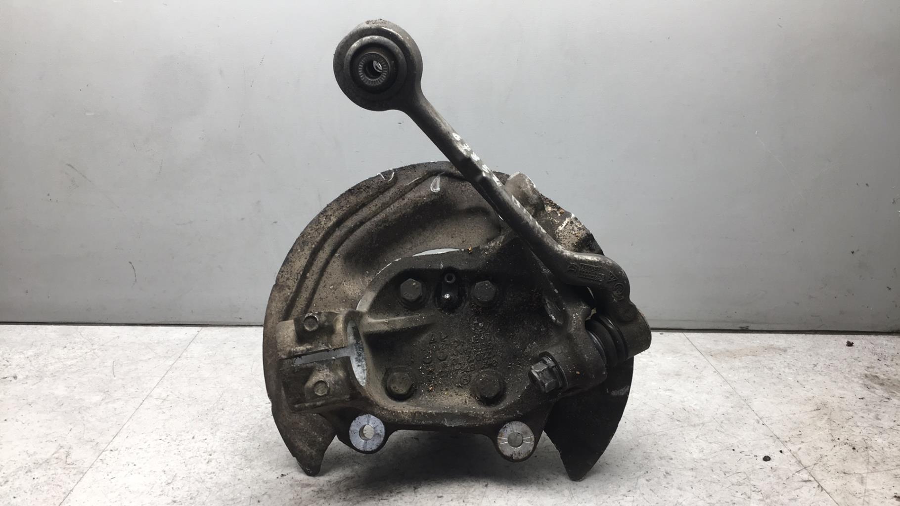 Fusee avant gauche BMW SERIE 3 E90 PHASE 1  - 1