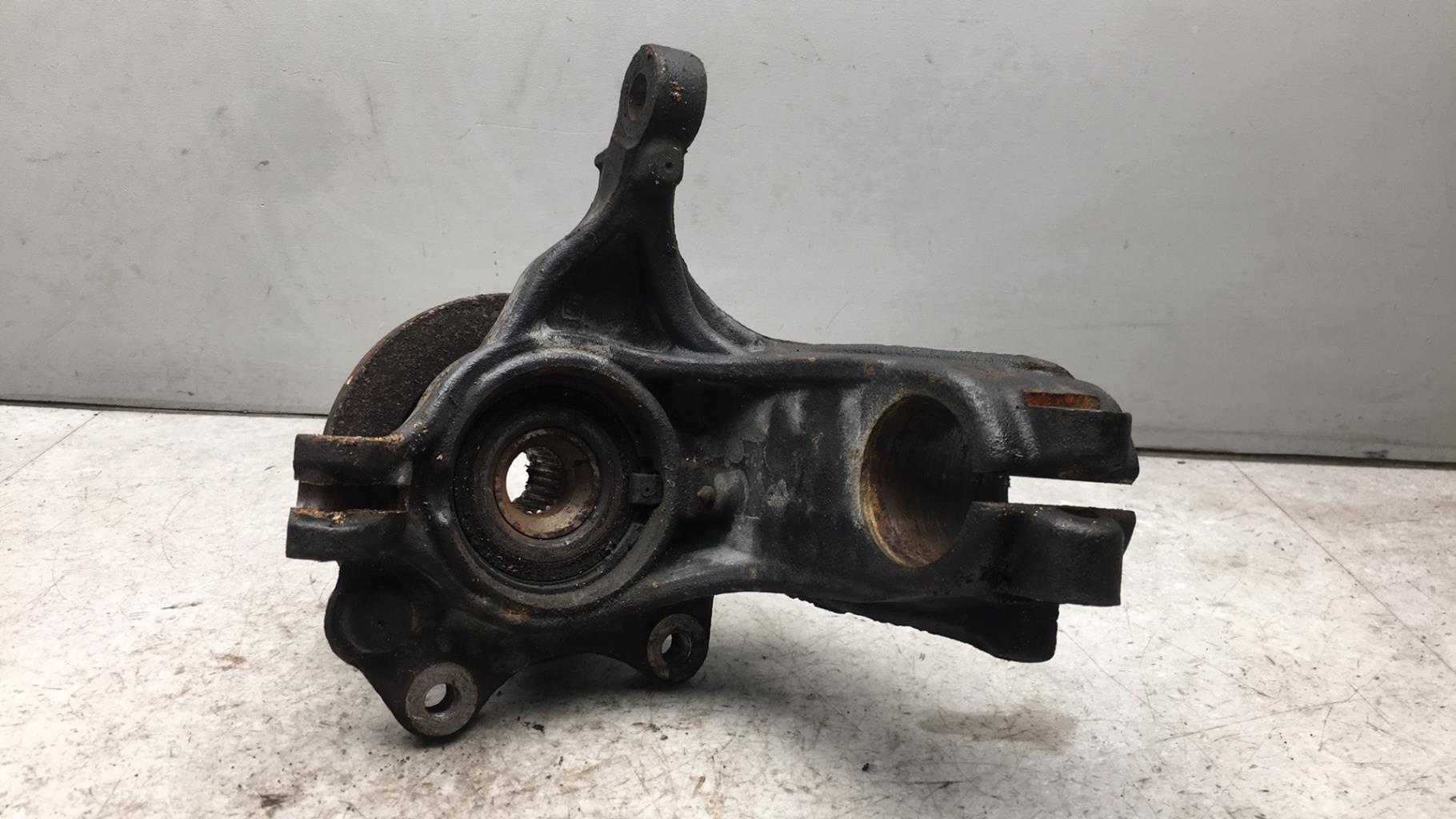Fusee avant gauche PEUGEOT 208 1 PHASE 2 Essence - 1
